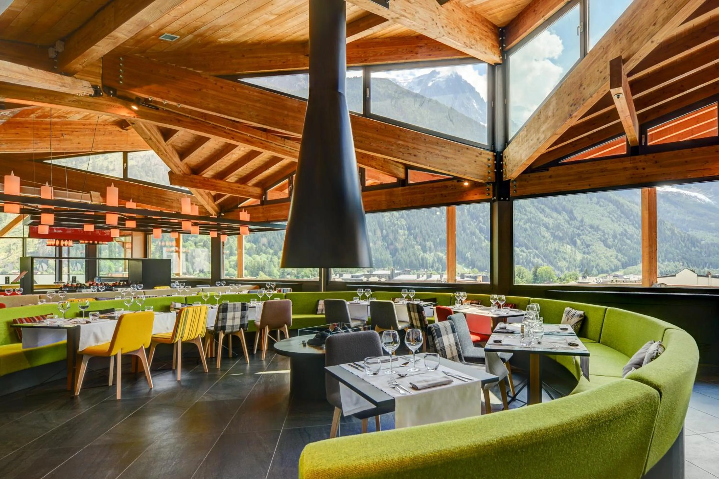 Restaurant/places to eat in Alpina Eclectic Hotel