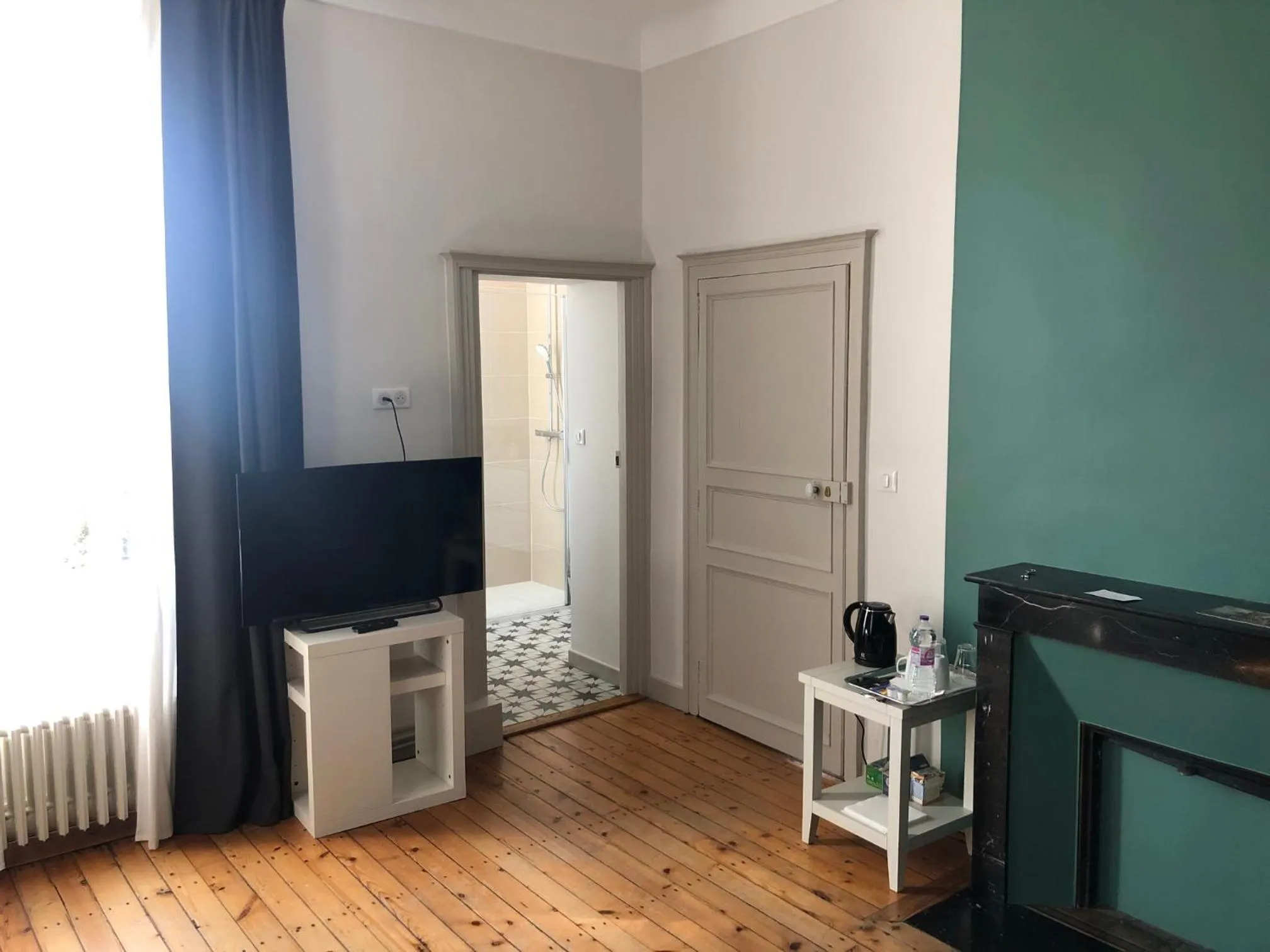 Photo of the whole room in Maison Latour