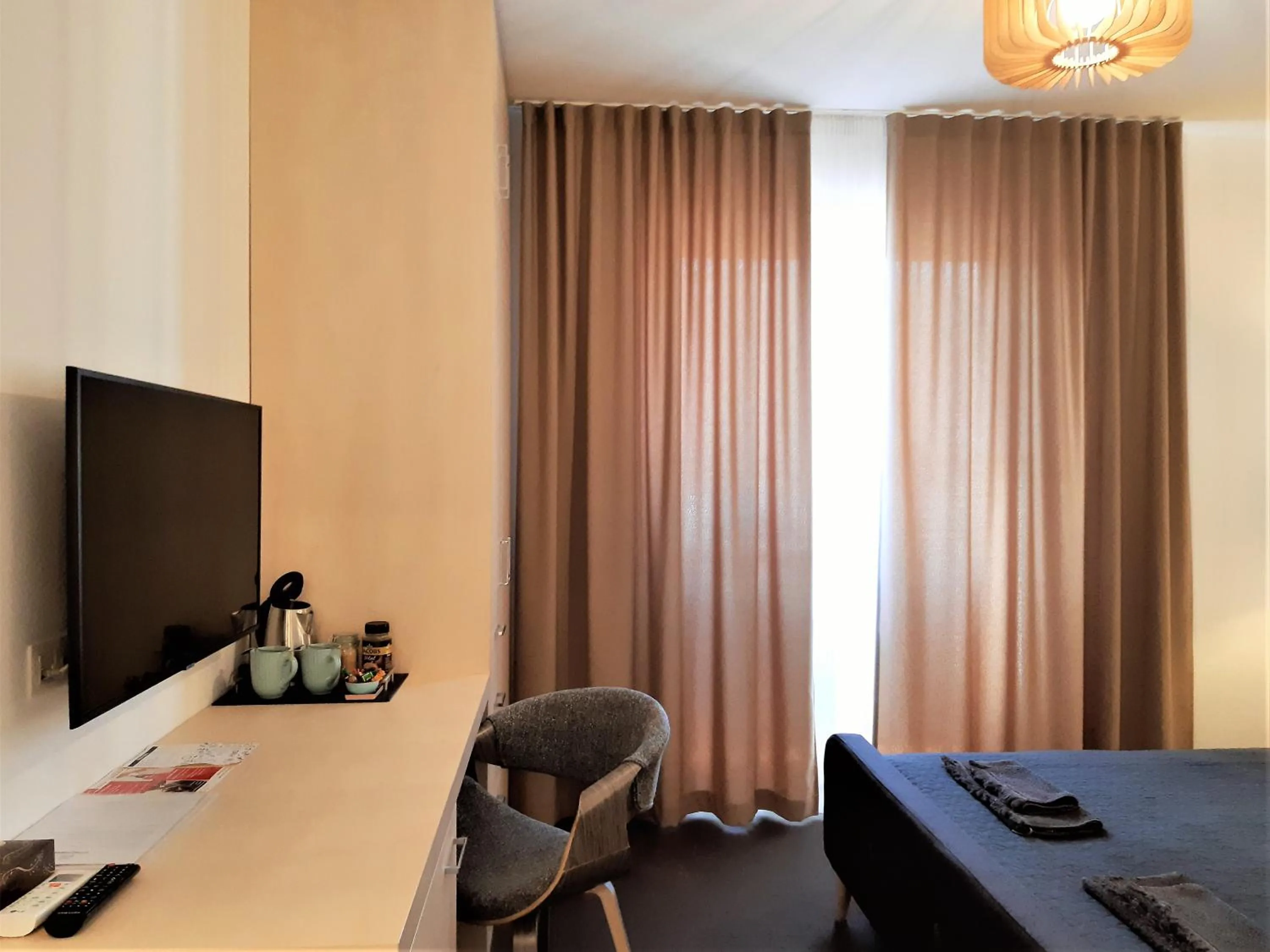 TV and multimedia, Bed in VIGEO lounge b&b coffee