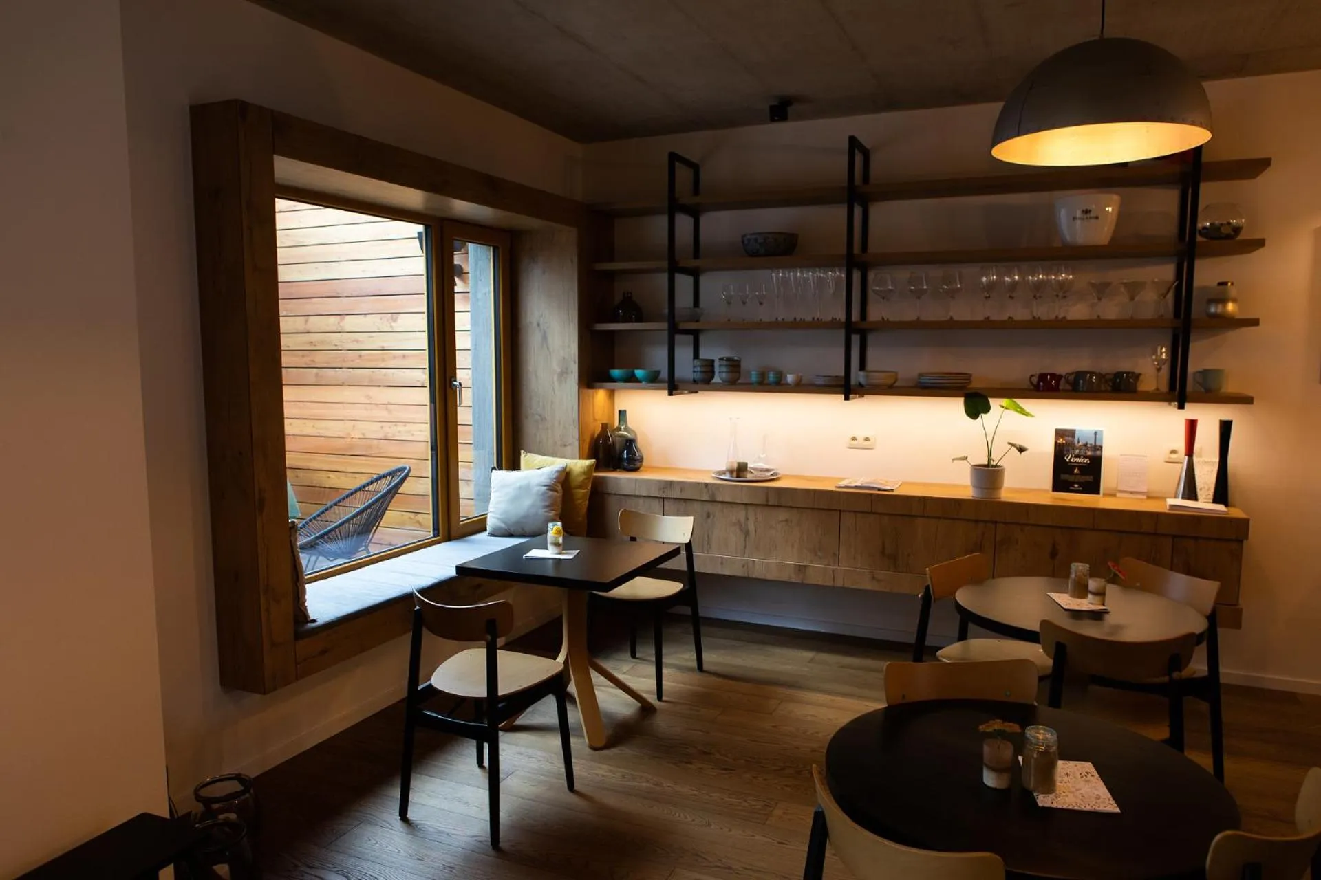 Seating area in VIGEO lounge b&b coffee