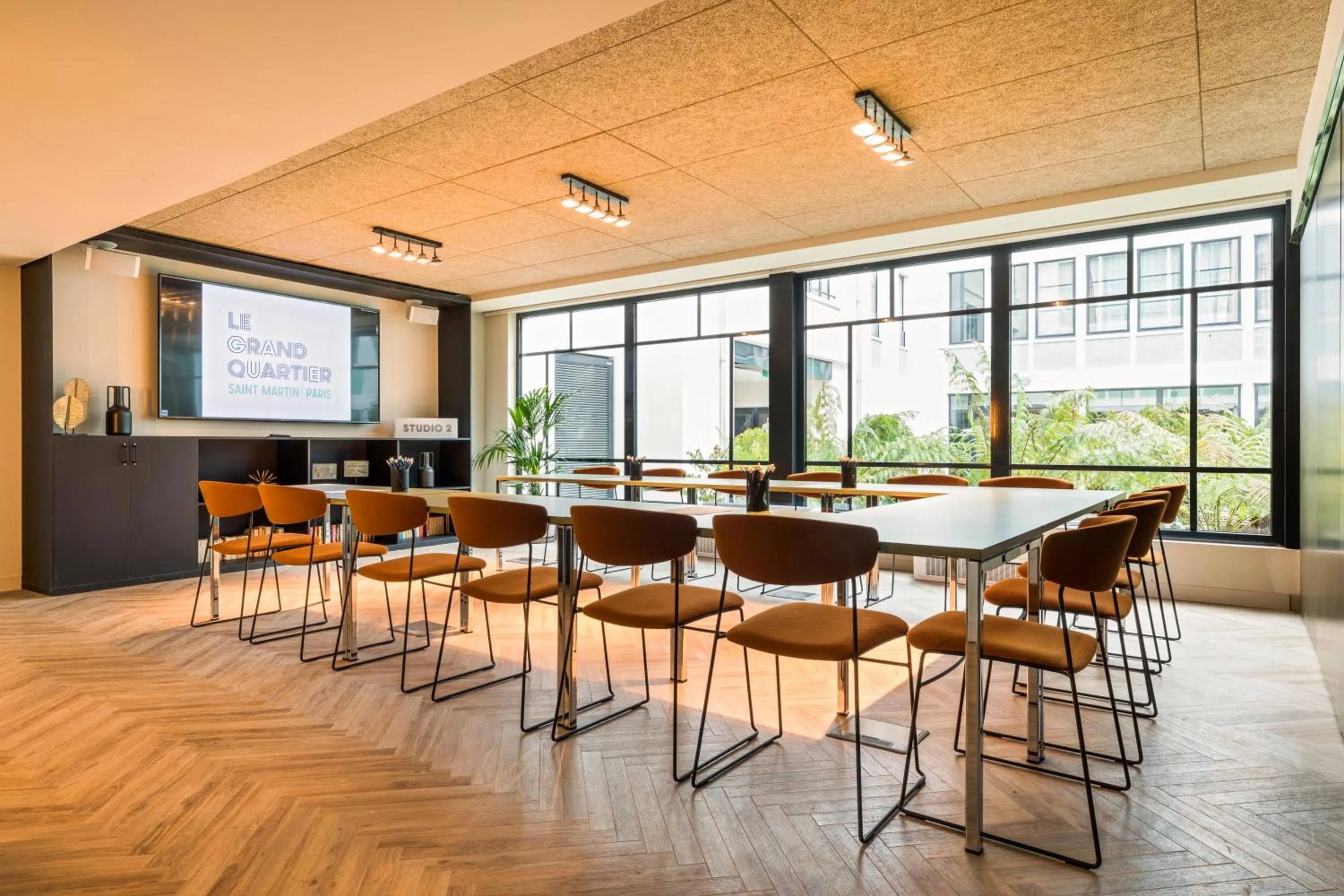 Business facilities in Le Grand Quartier