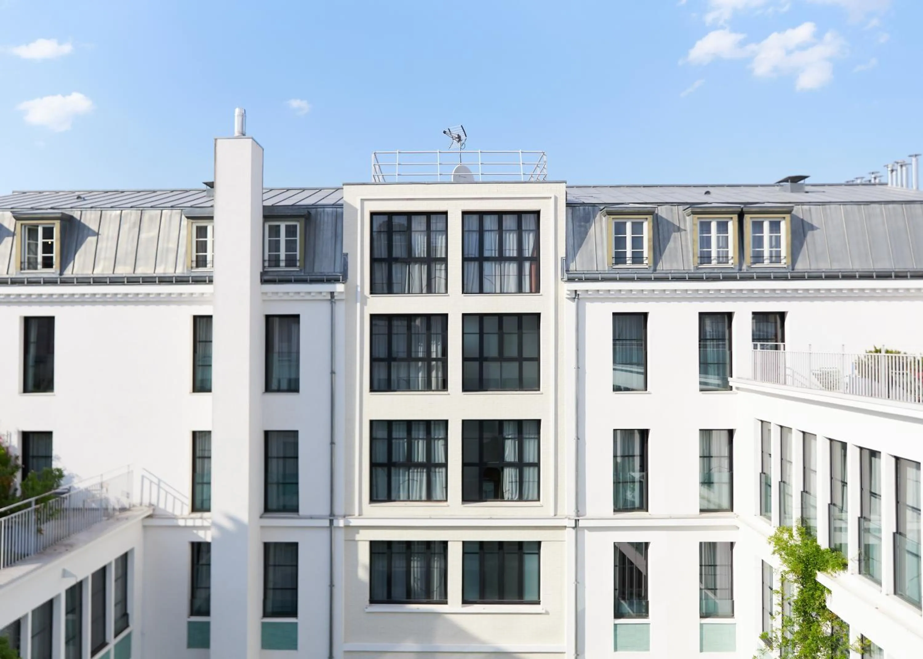 Facade/entrance in Le Grand Quartier