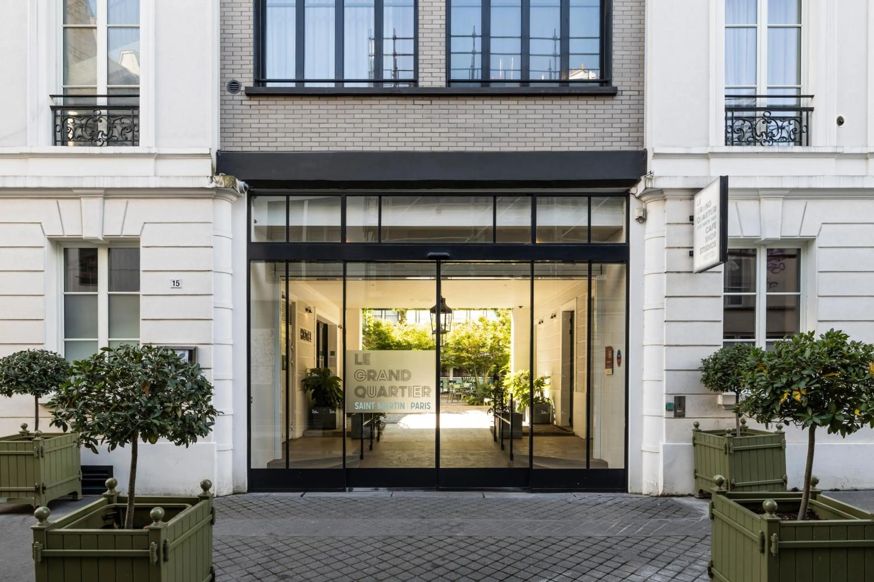 Property building in Le Grand Quartier