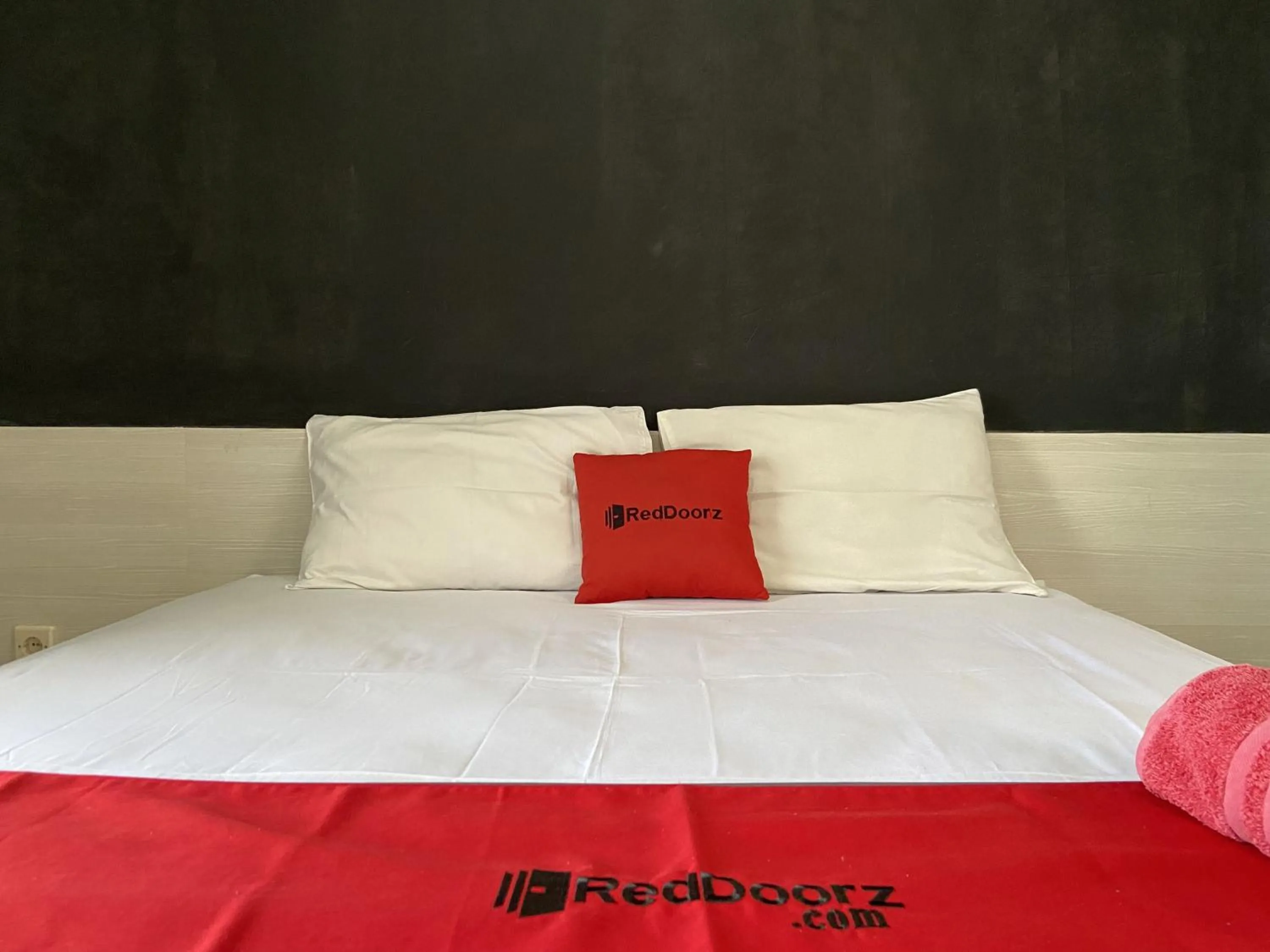 Bedroom, Bed in RedDoorz near RSUD Margono Purwokerto 3
