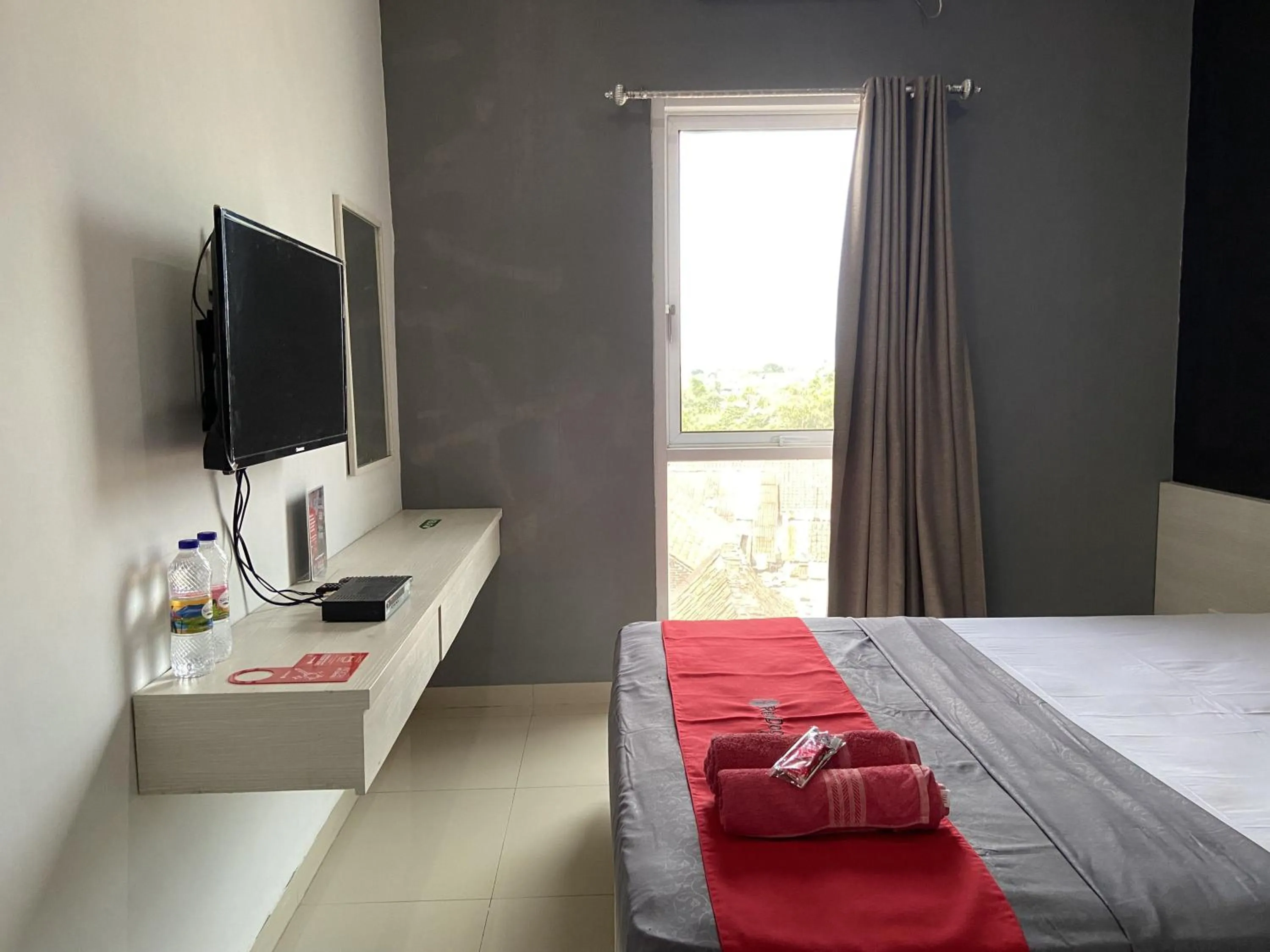 Bedroom, Bed in RedDoorz near RSUD Margono Purwokerto 3