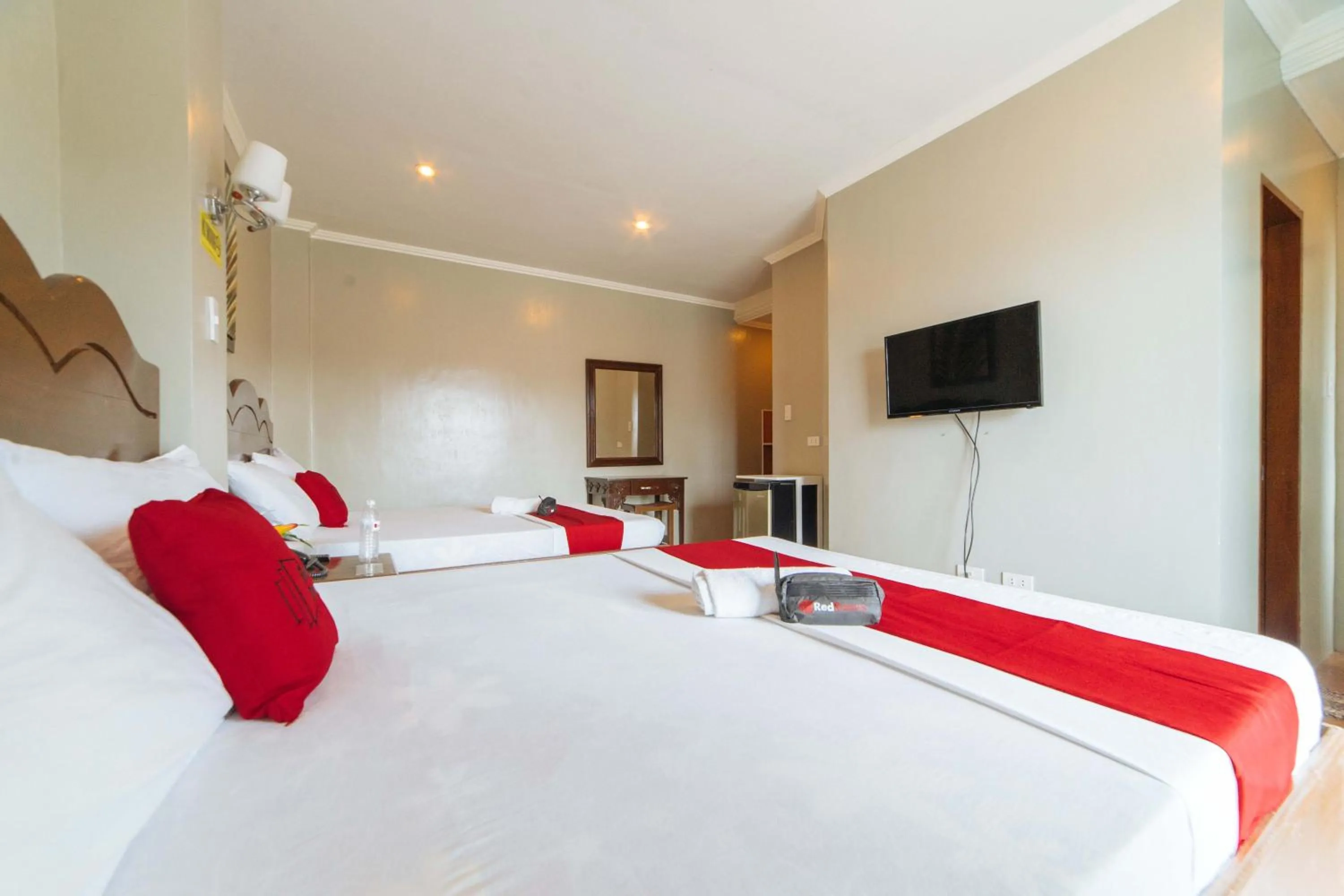 Bed in RedDoorz @ Old Buswang Road