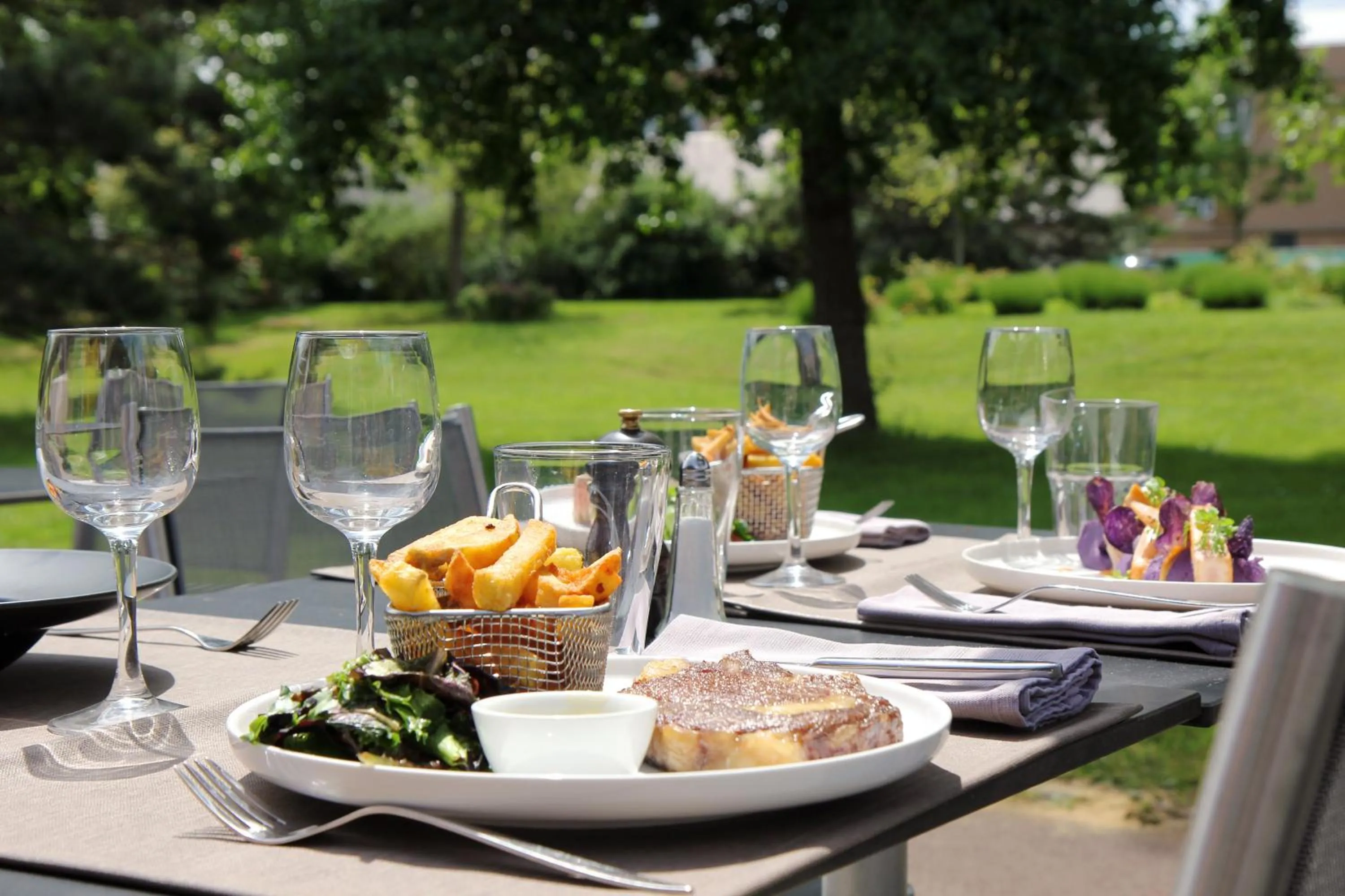 Food in Best Western The Hotel Versailles