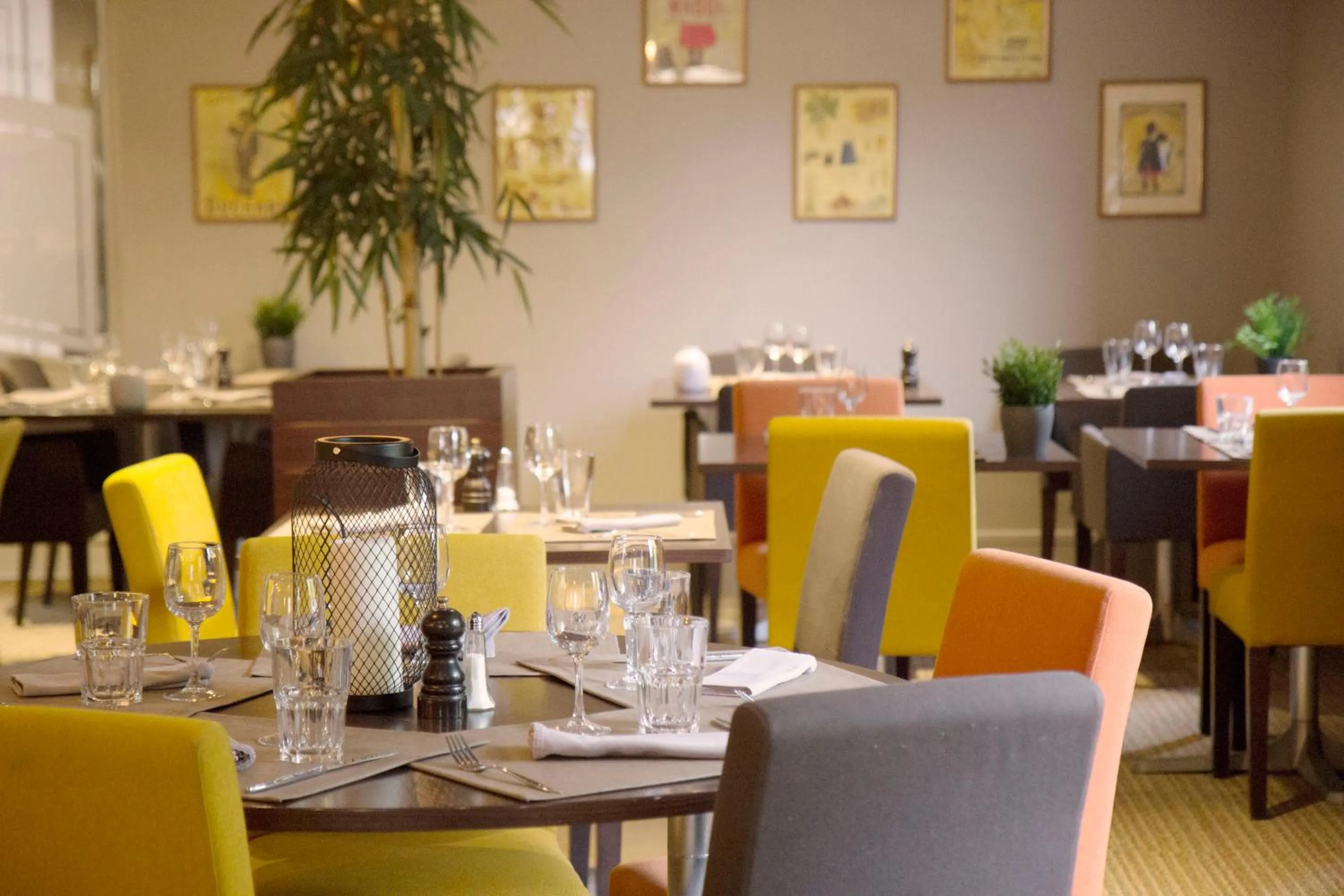 Restaurant/places to eat in Best Western The Hotel Versailles