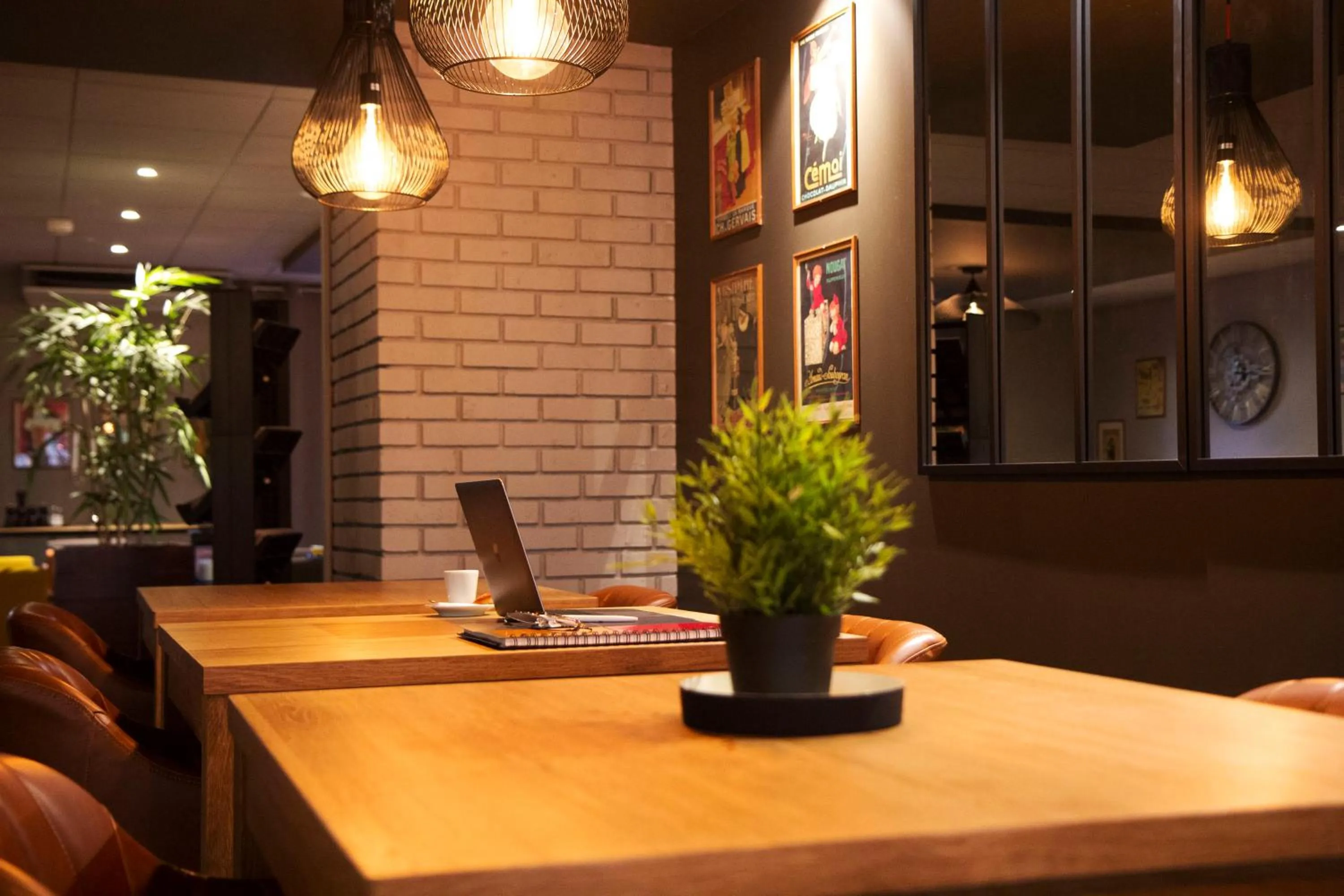 Seating area in Best Western The Hotel Versailles