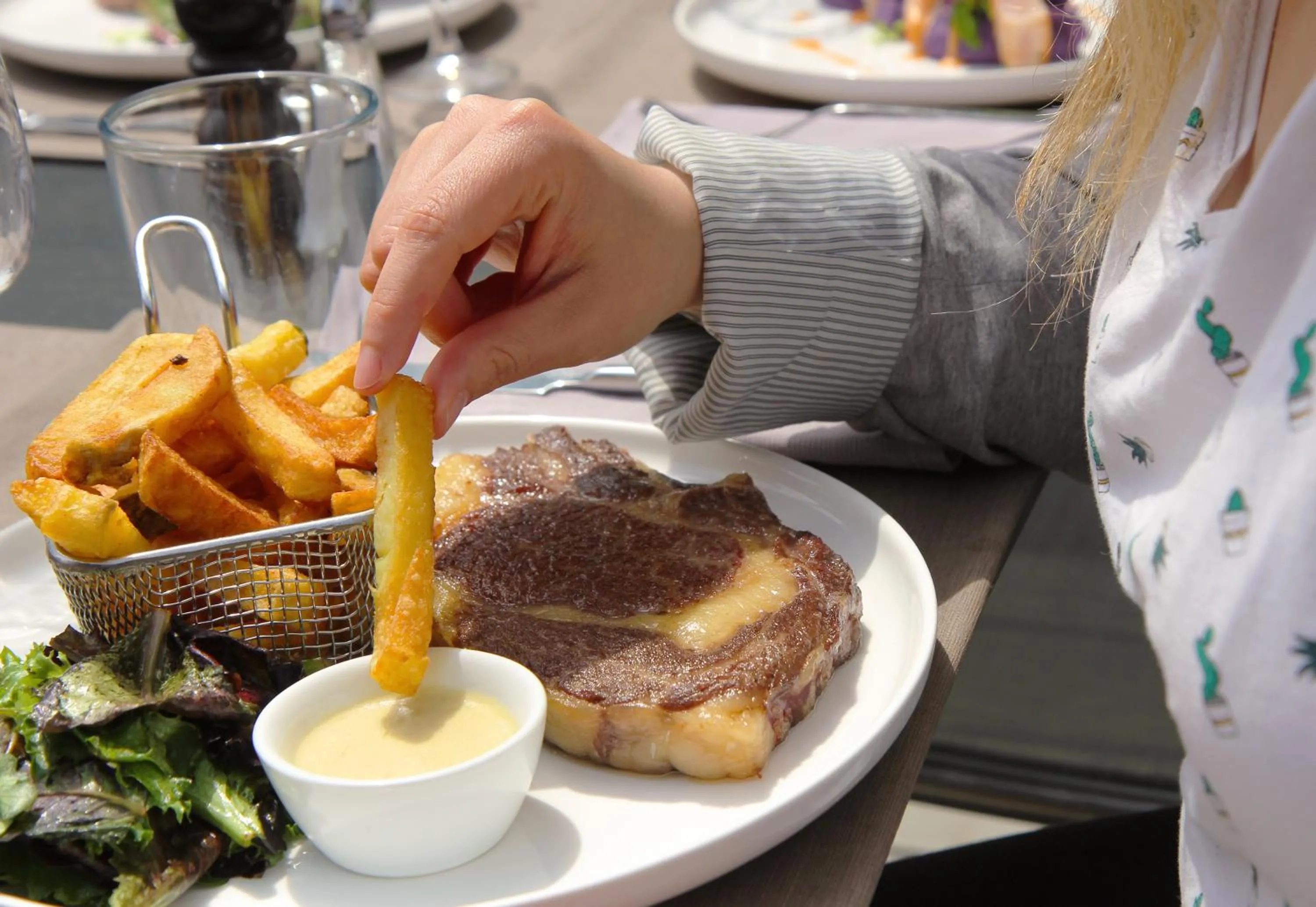 Food and drinks in Best Western The Hotel Versailles