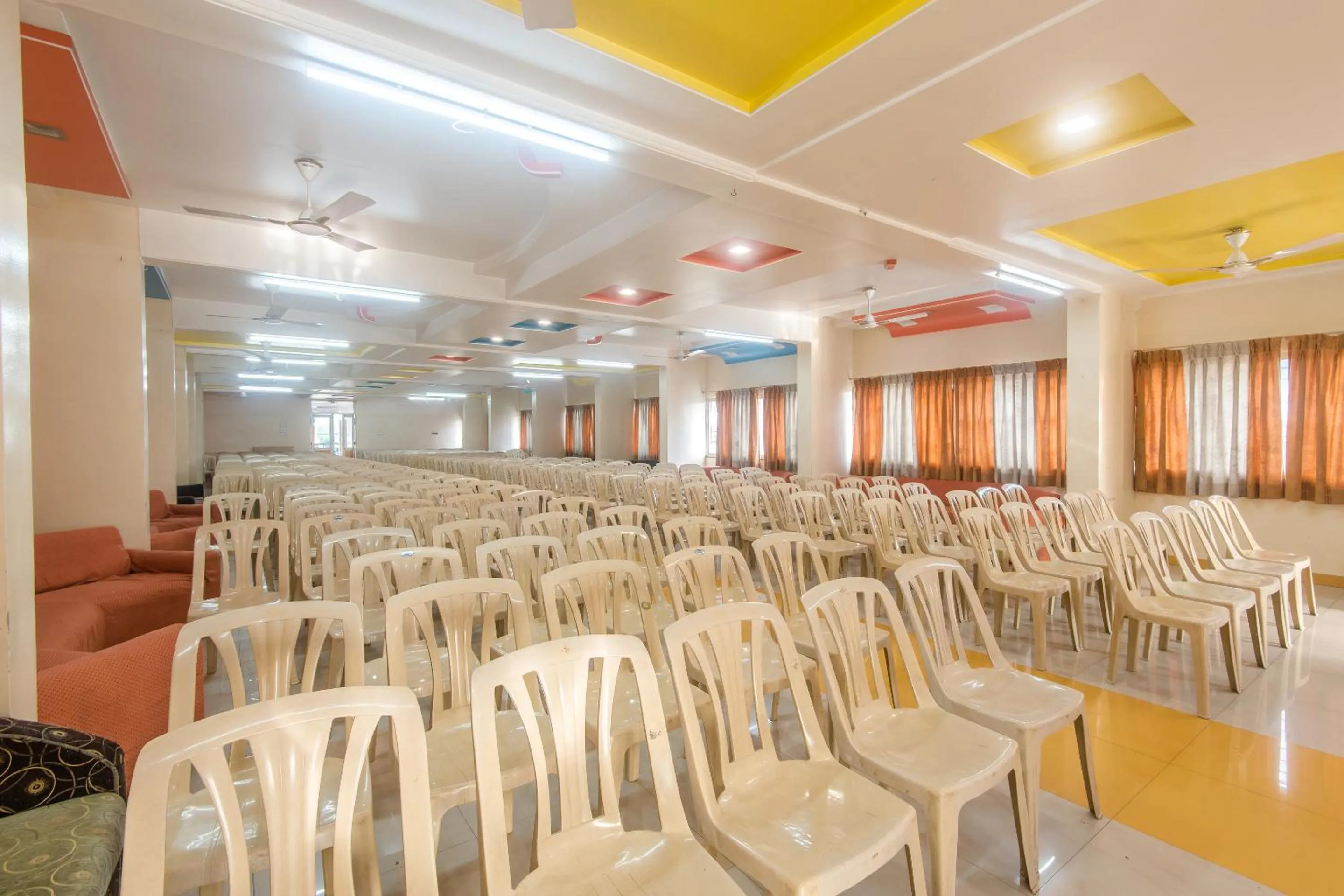 Banquet/Function facilities in Hotel Sai Country Inn by Shantikamal