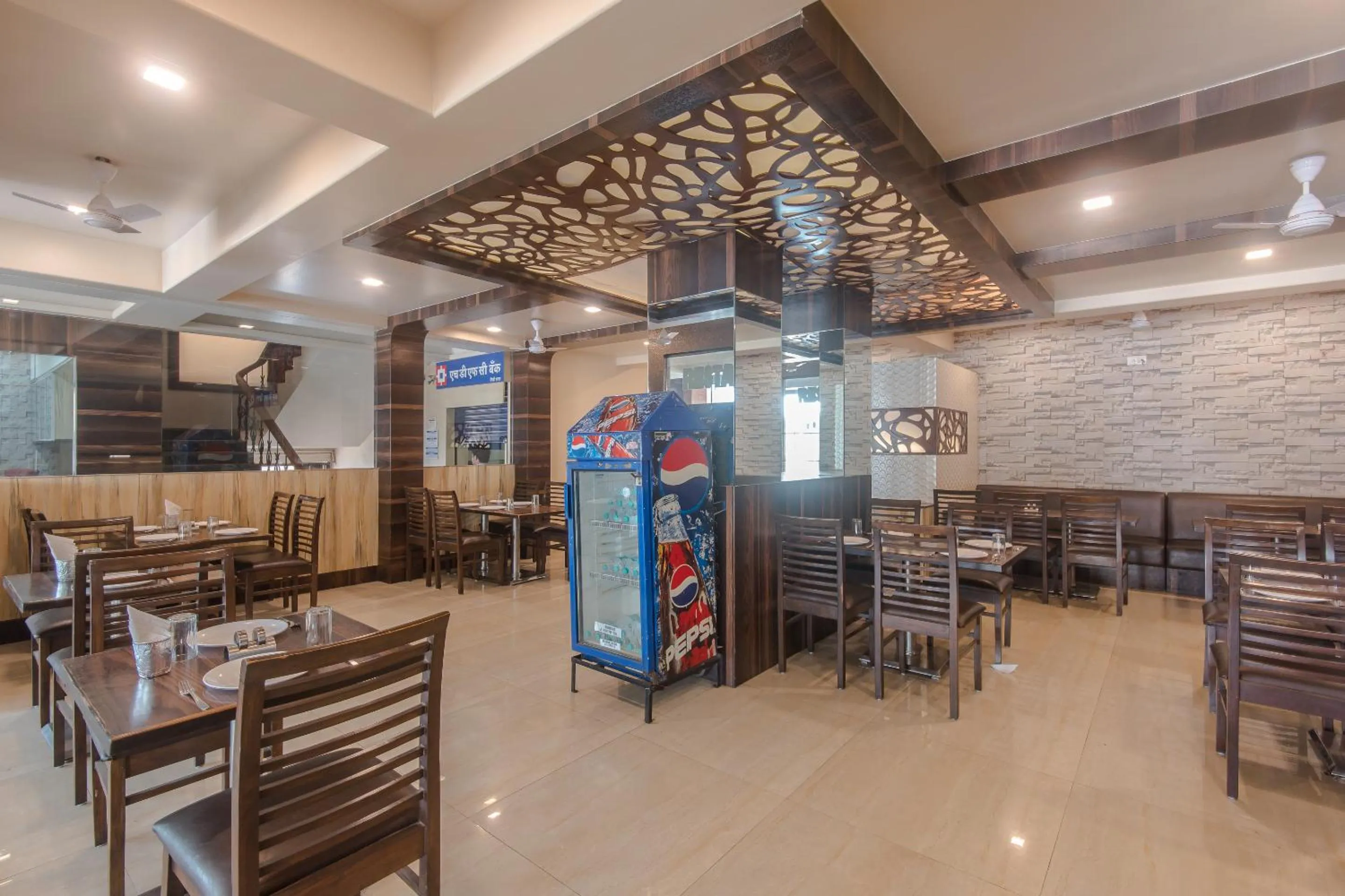 Restaurant/places to eat in Hotel Sai Country Inn by Shantikamal