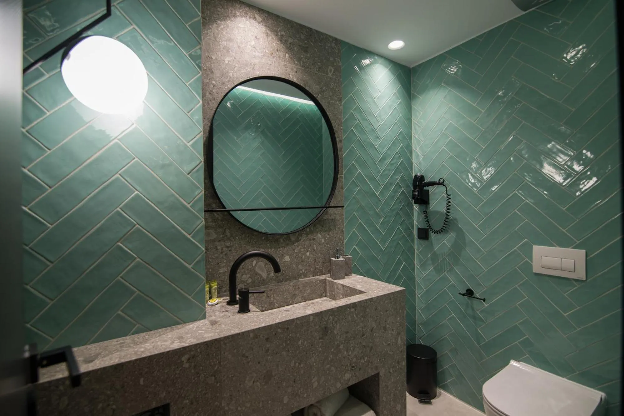 Toilet in Ederlezi Zoubourlou Aparthotel