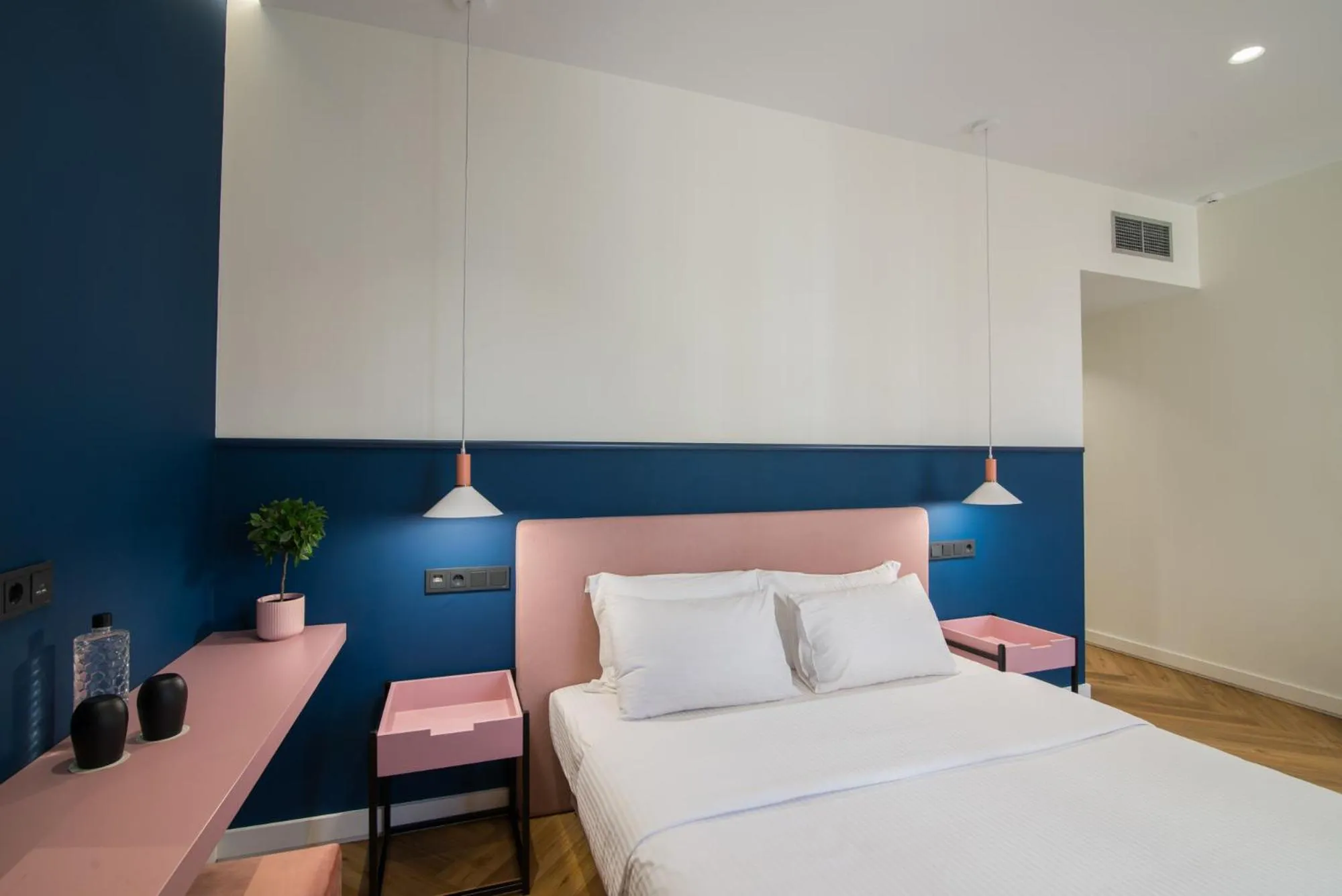 Bed in Ederlezi Zoubourlou Aparthotel