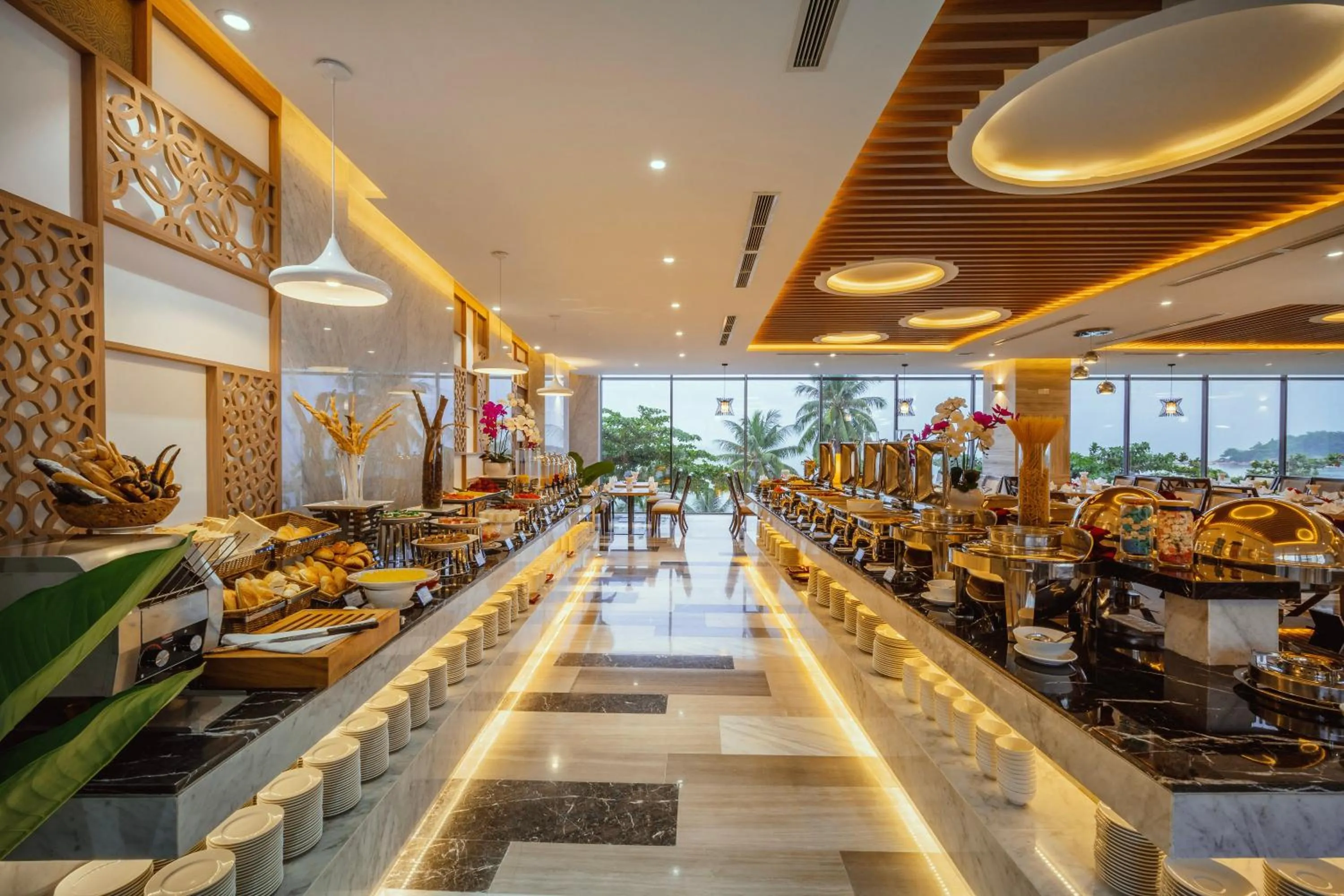 Restaurant/places to eat in Navada Beach Hotel
