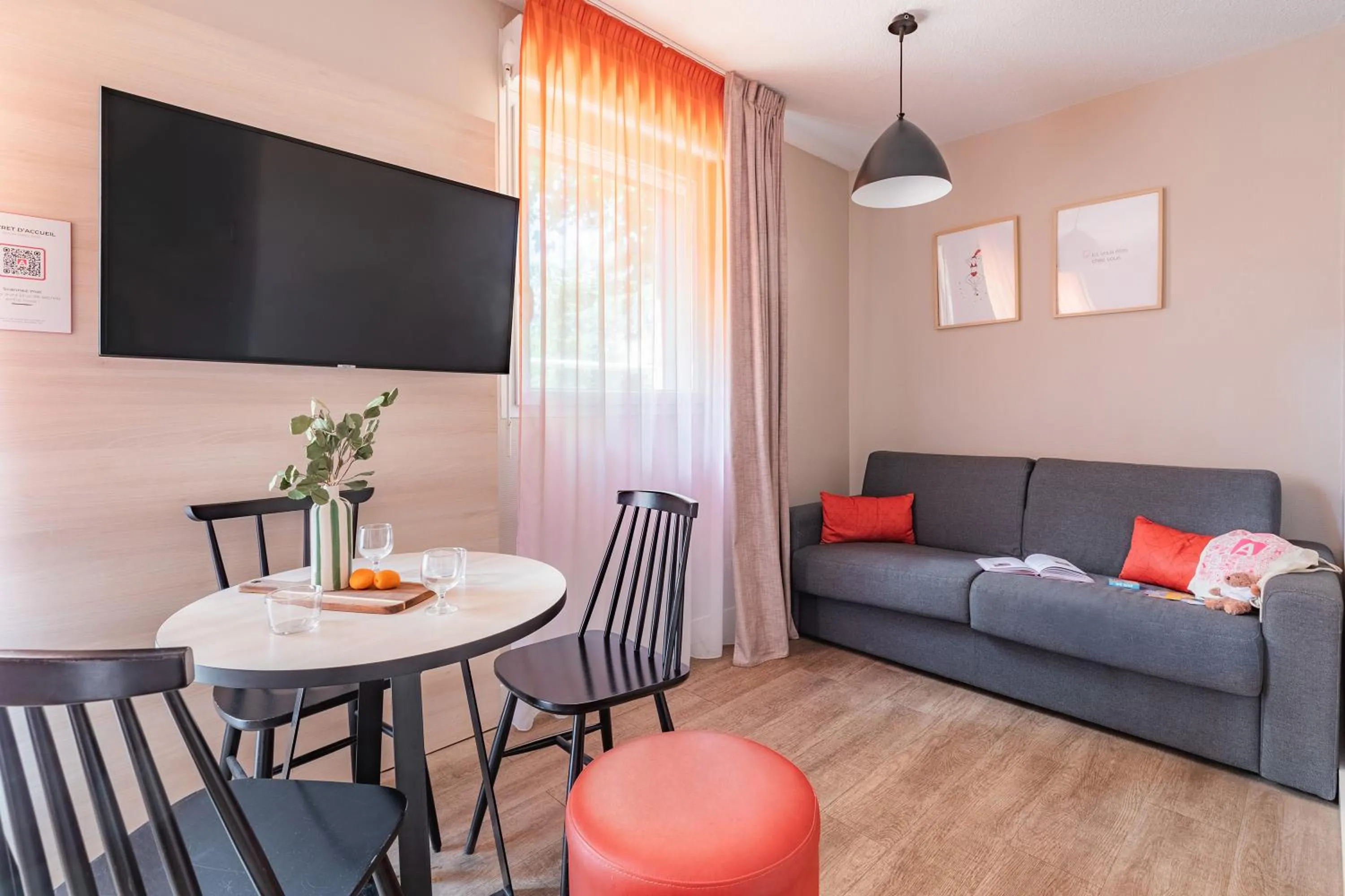 TV and multimedia in Appart'City Confort Montpellier Saint Roch