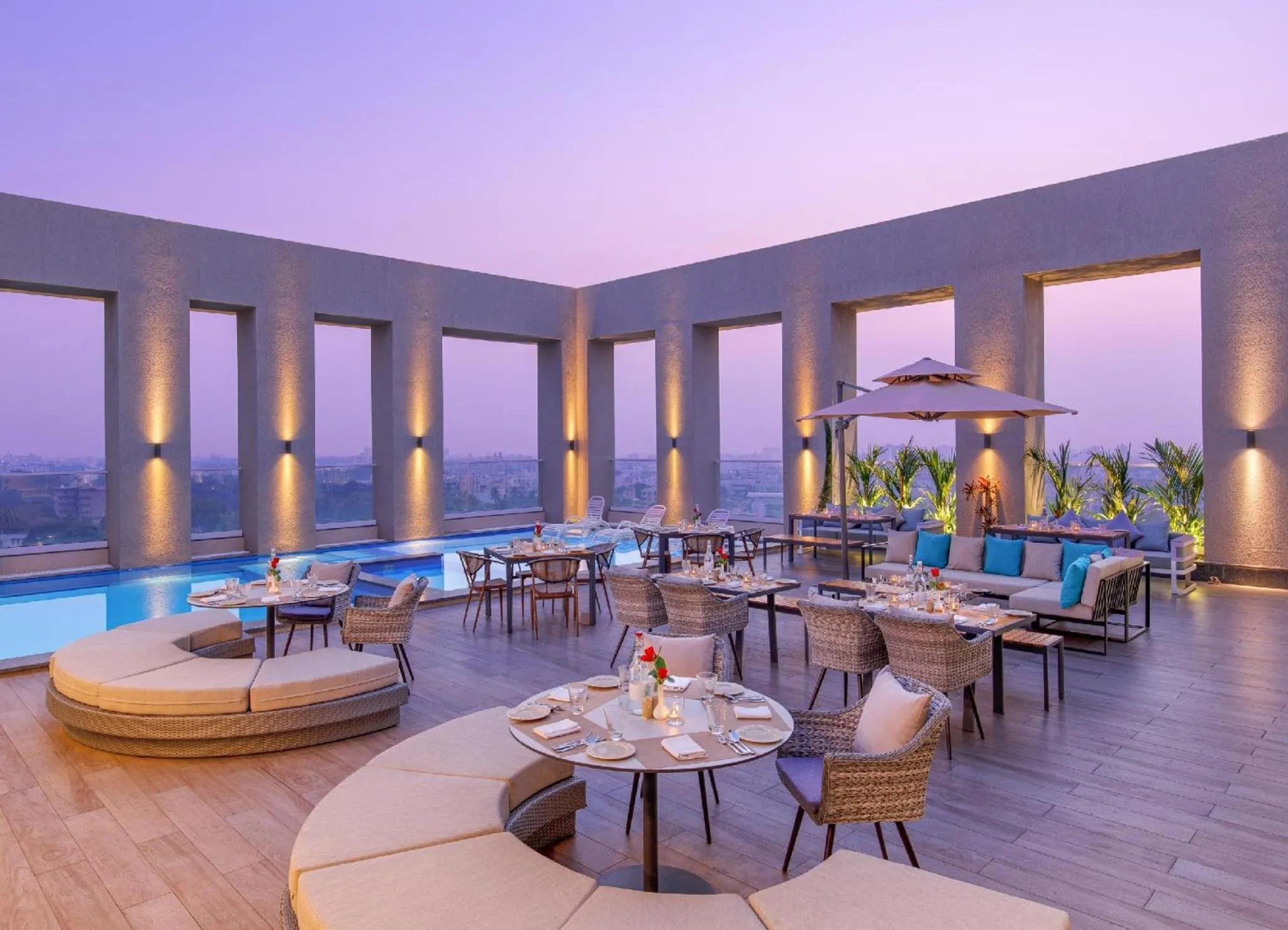 Restaurant/places to eat in Bellevue Sarovar Premiere Junagadh