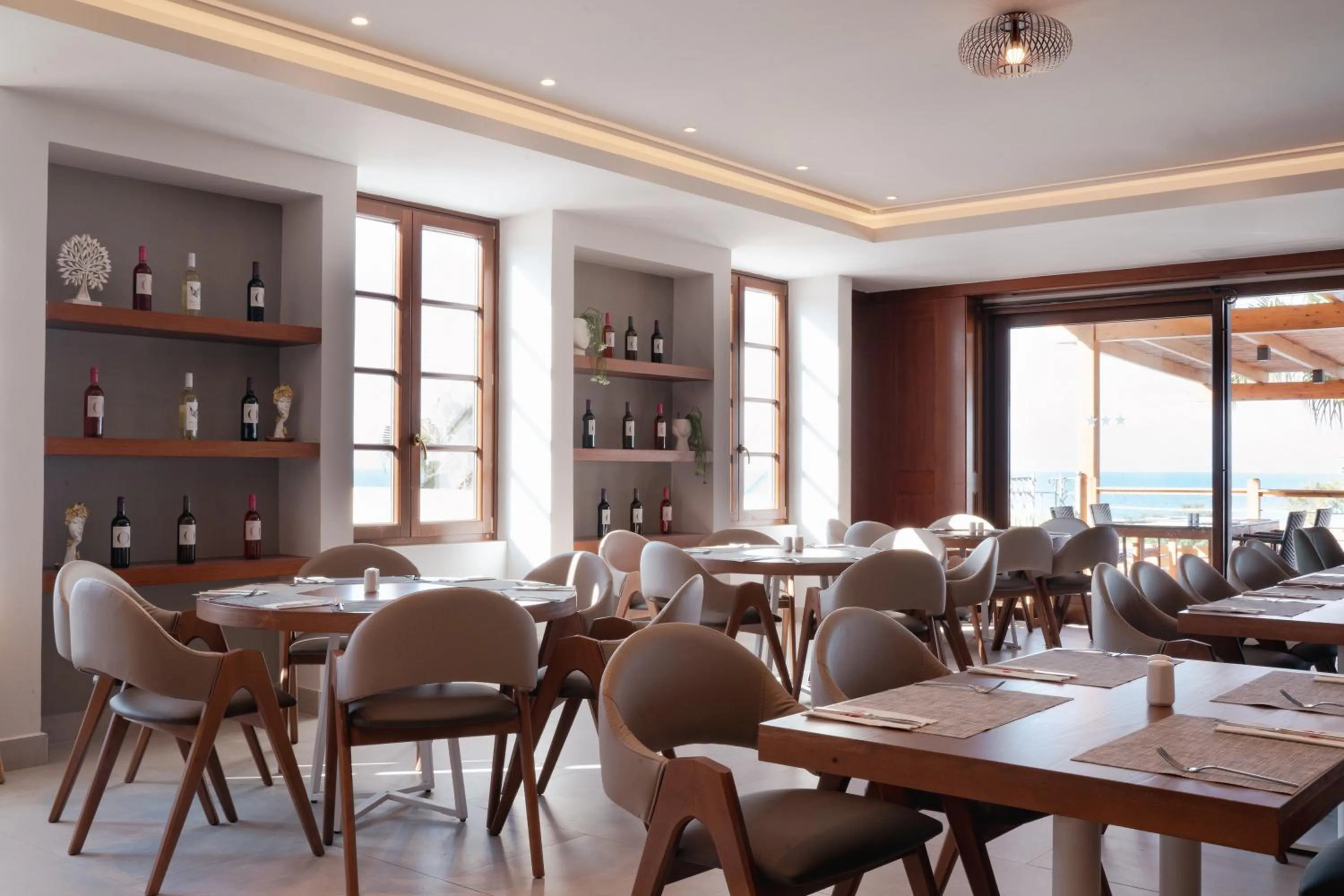 Restaurant/places to eat in Roda Beach Resort & Spa