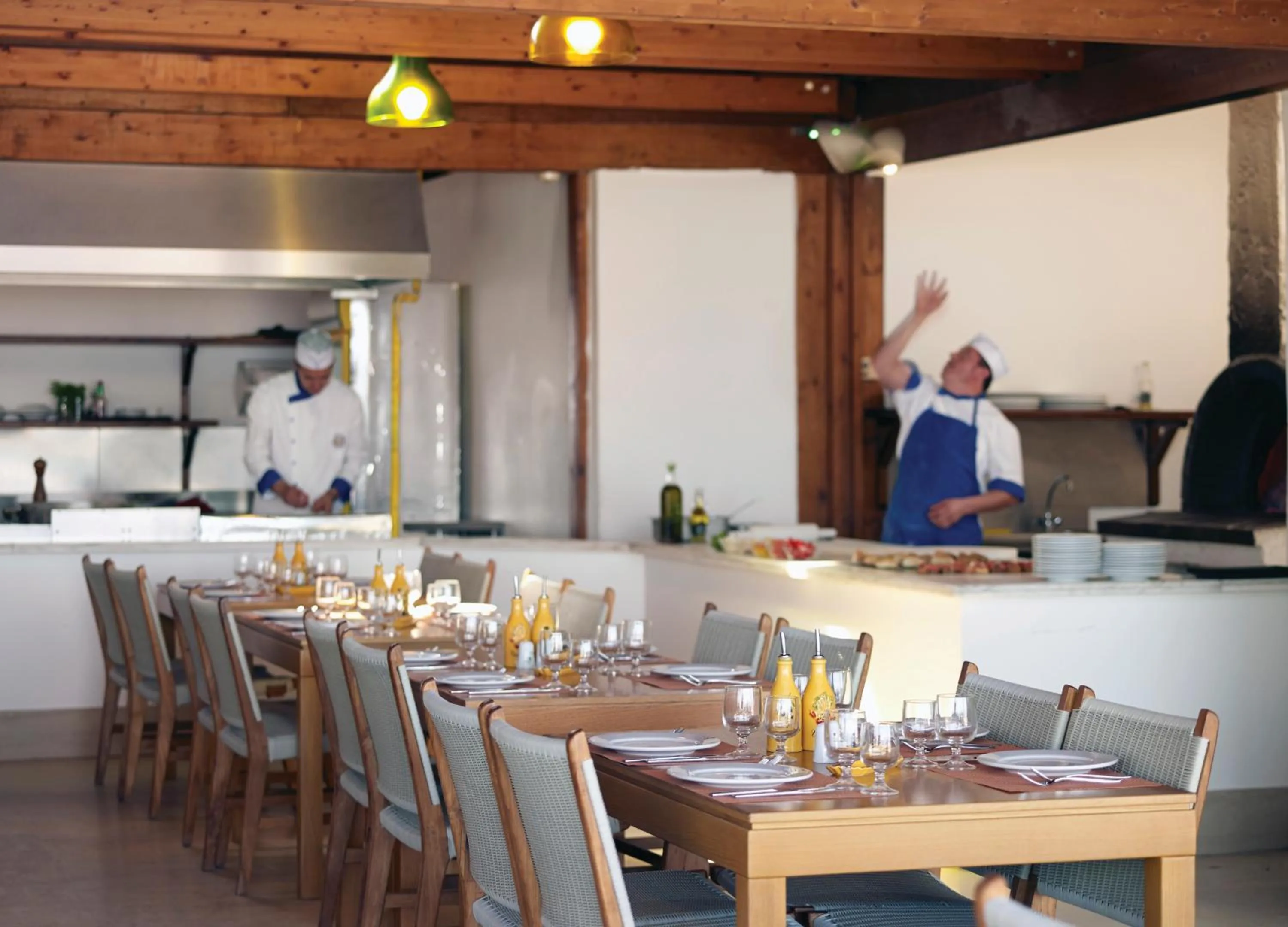 Restaurant/places to eat in Roda Beach Resort & Spa