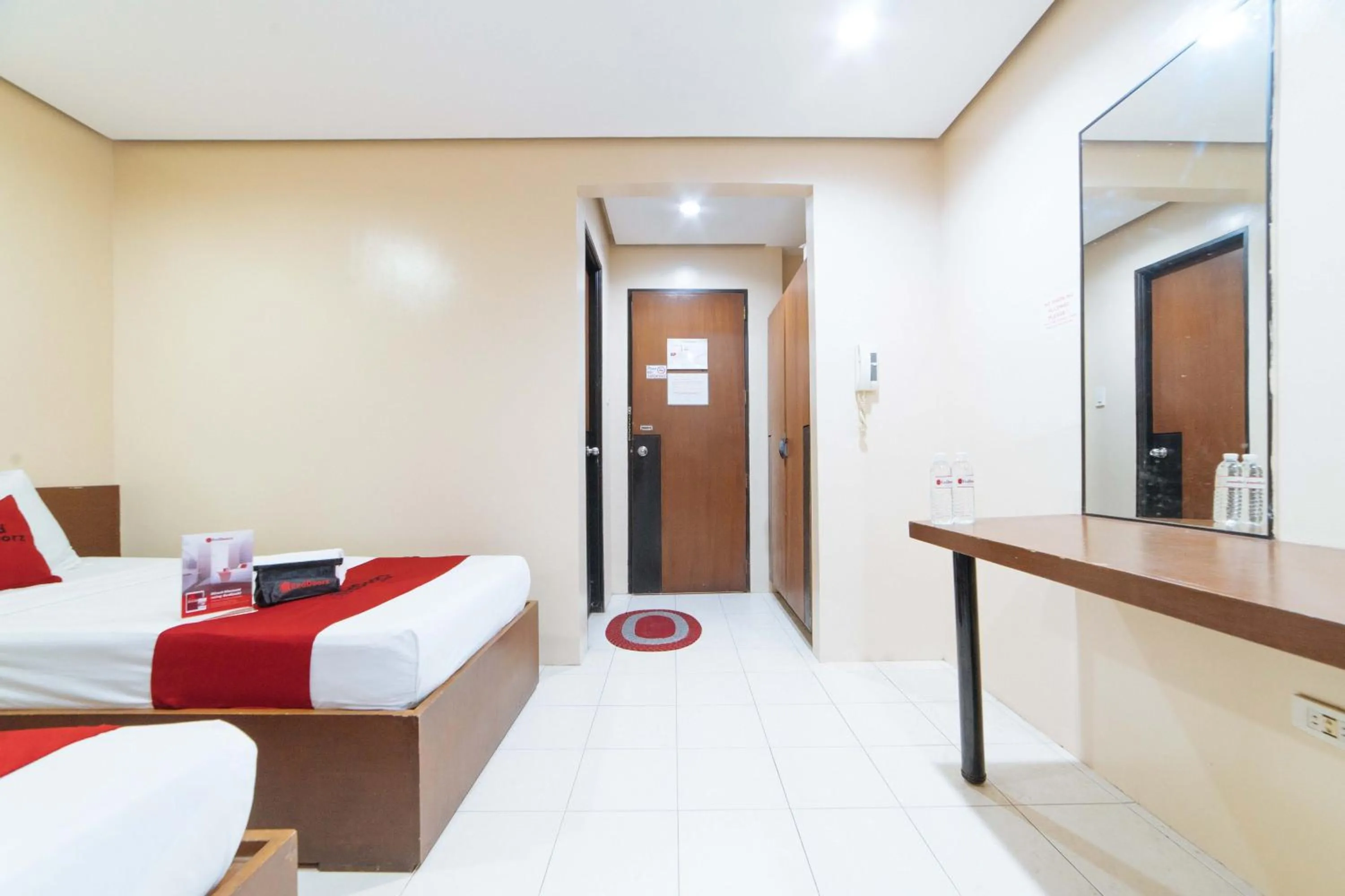 Bed in RedDoorz near Olongapo Bus Terminal