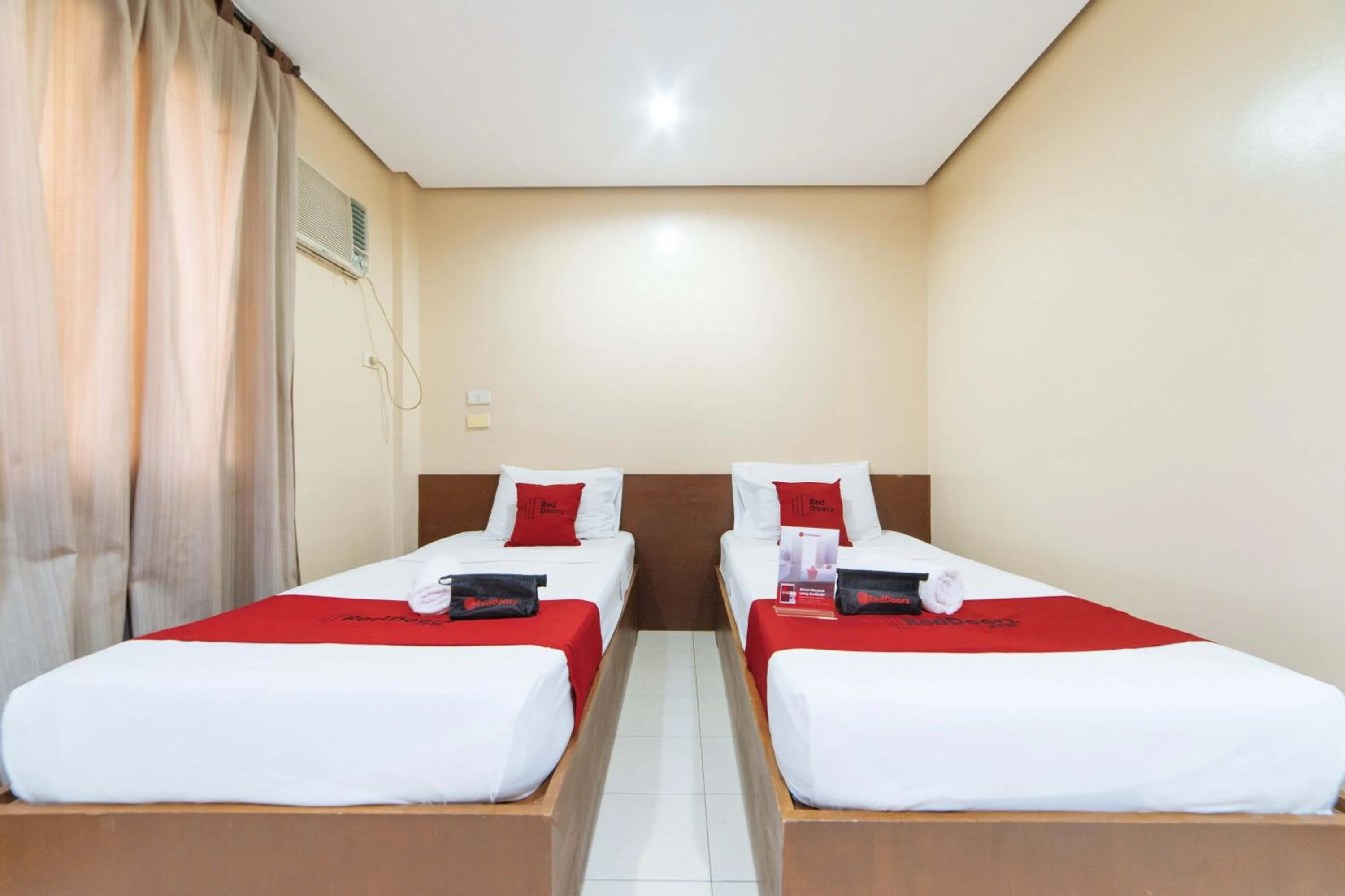 Bed in RedDoorz near Olongapo Bus Terminal