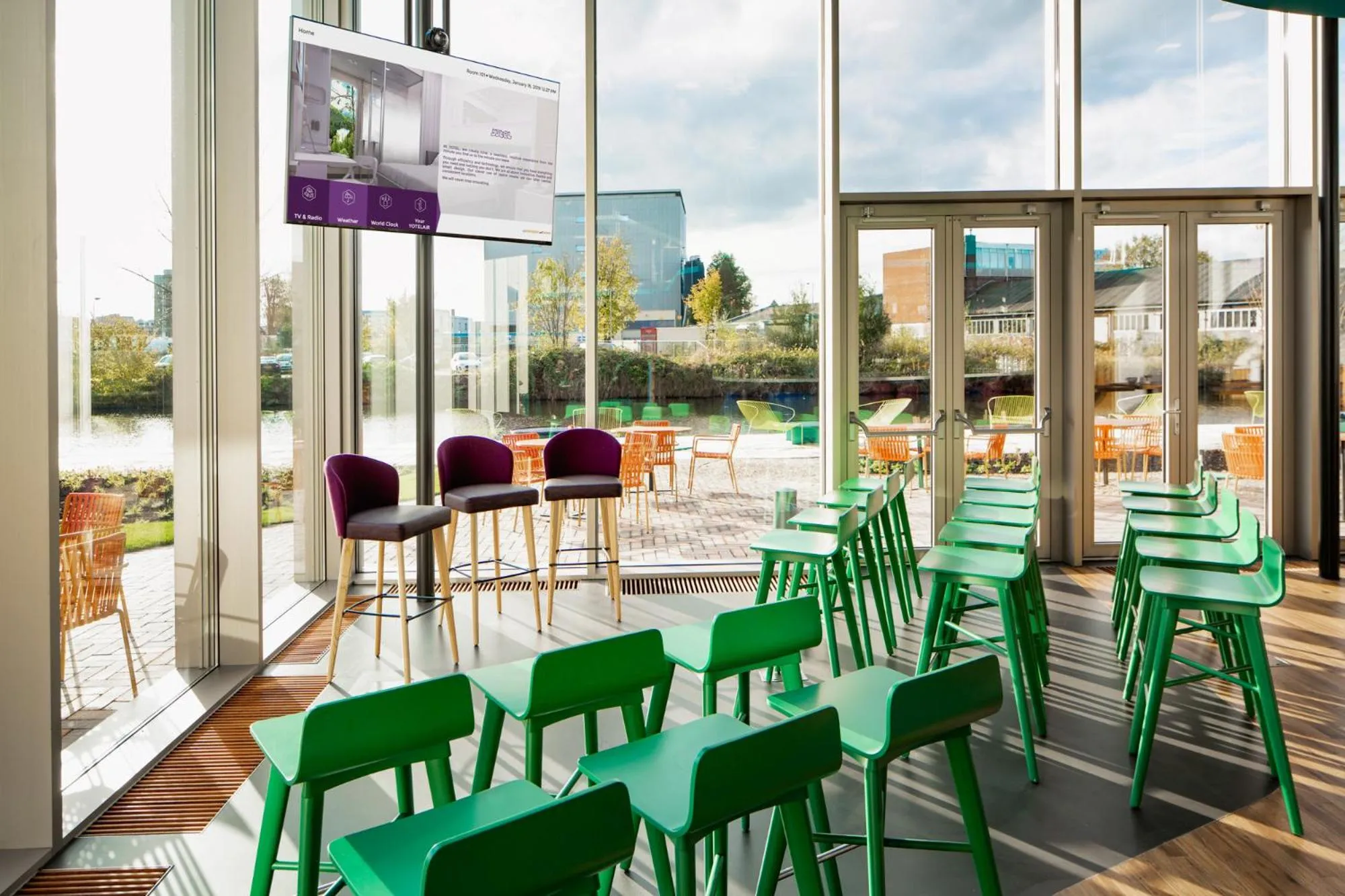 Lounge or bar in YOTEL Amsterdam