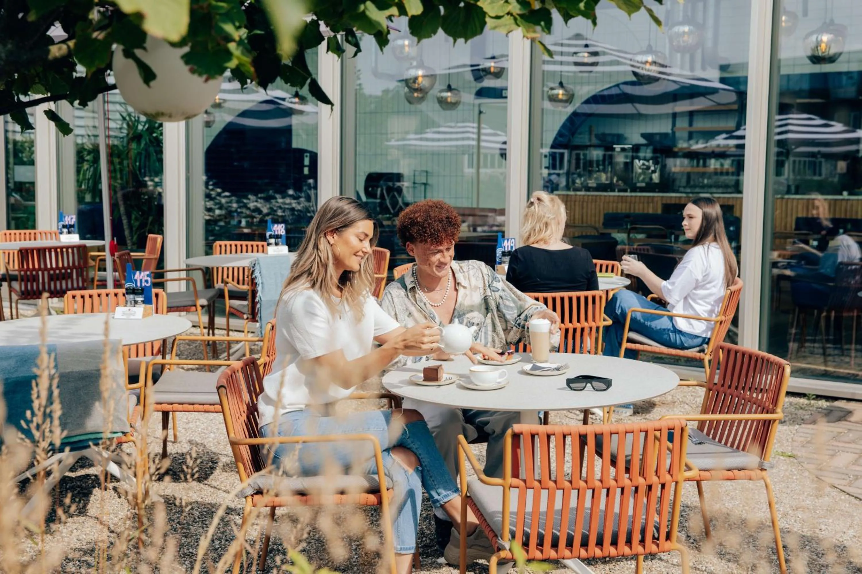 Lounge or bar in YOTEL Amsterdam