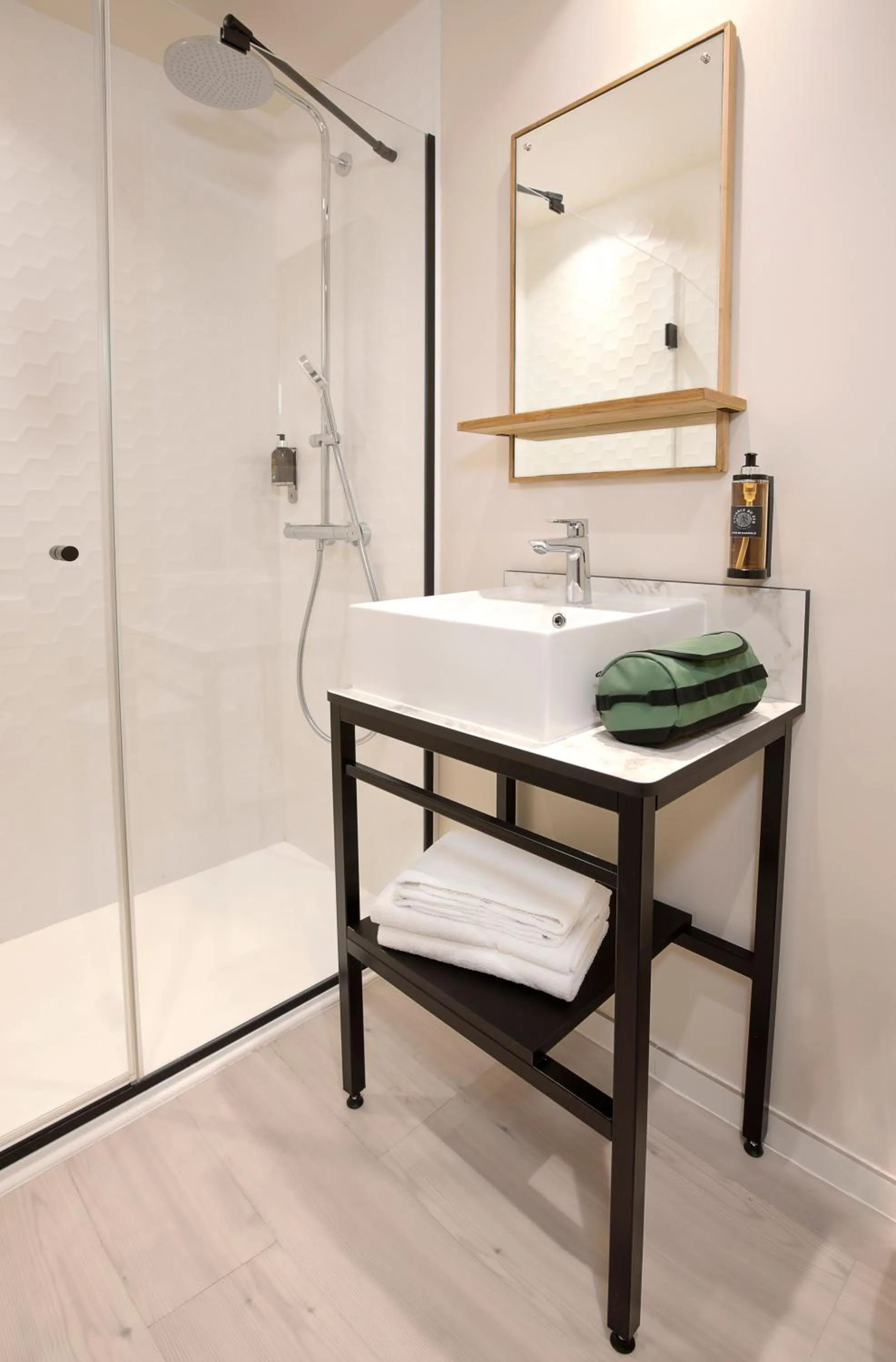 Bathroom in Hôtel Life Marseille VP - Vieux Port