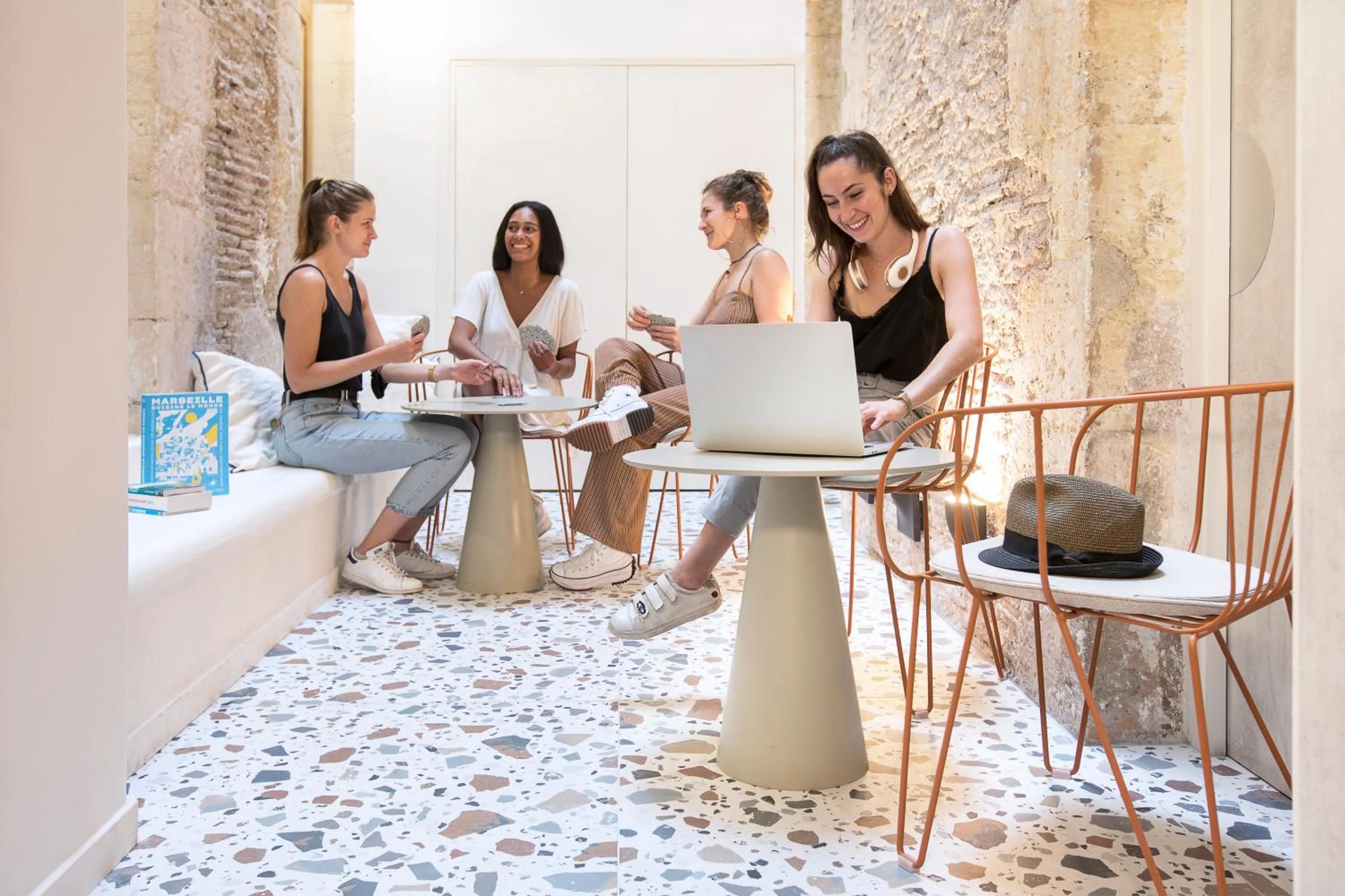 Patio in Hôtel Life Marseille VP - Vieux Port