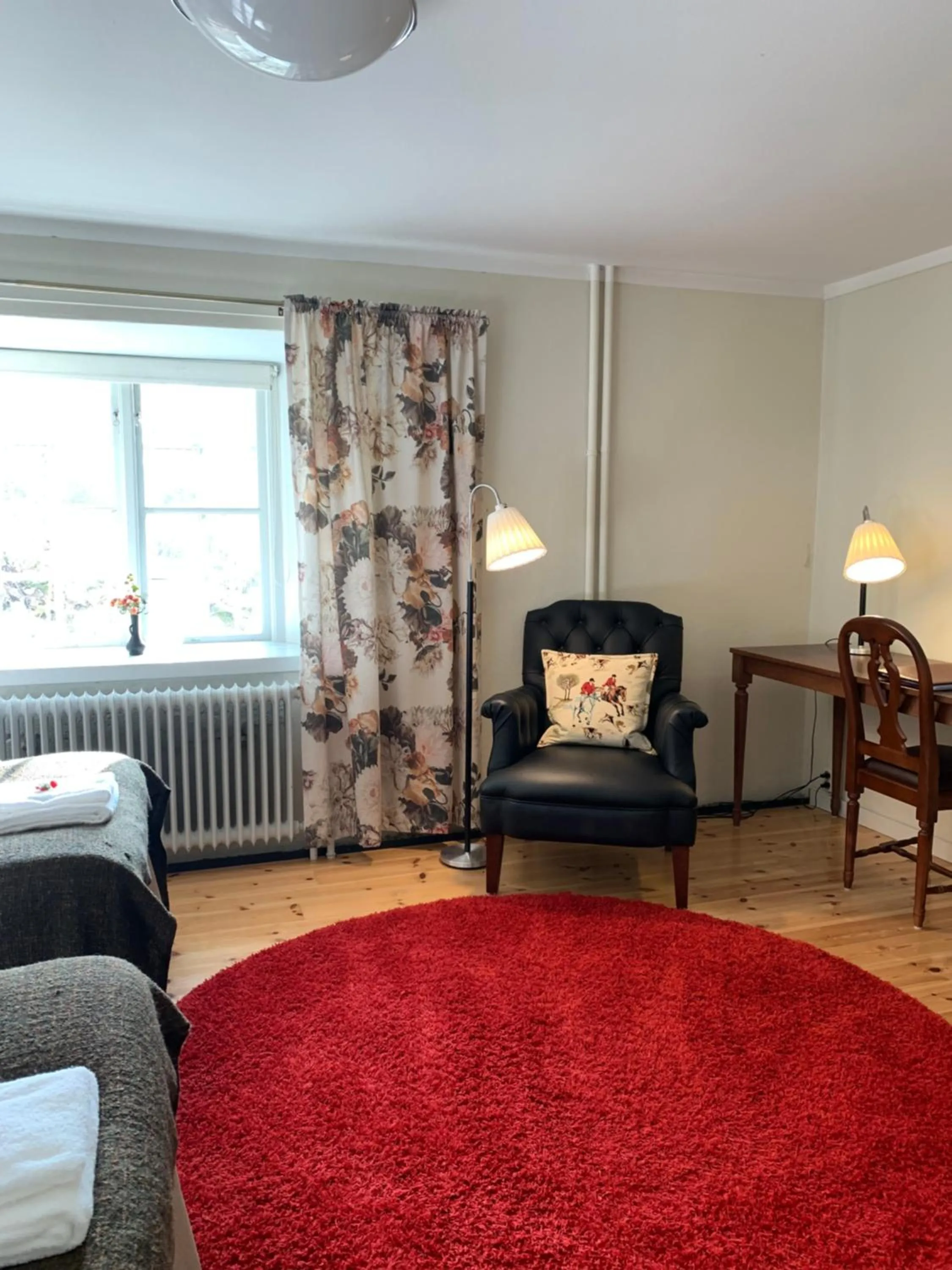 Seating area in Öster Malma vandrarhem