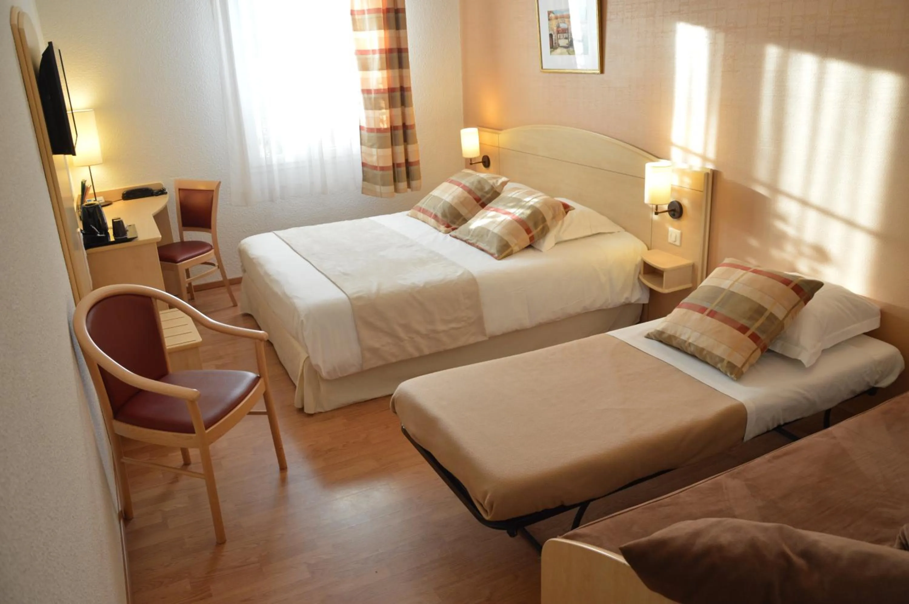 Bed in Brit Hotel Châteaudun