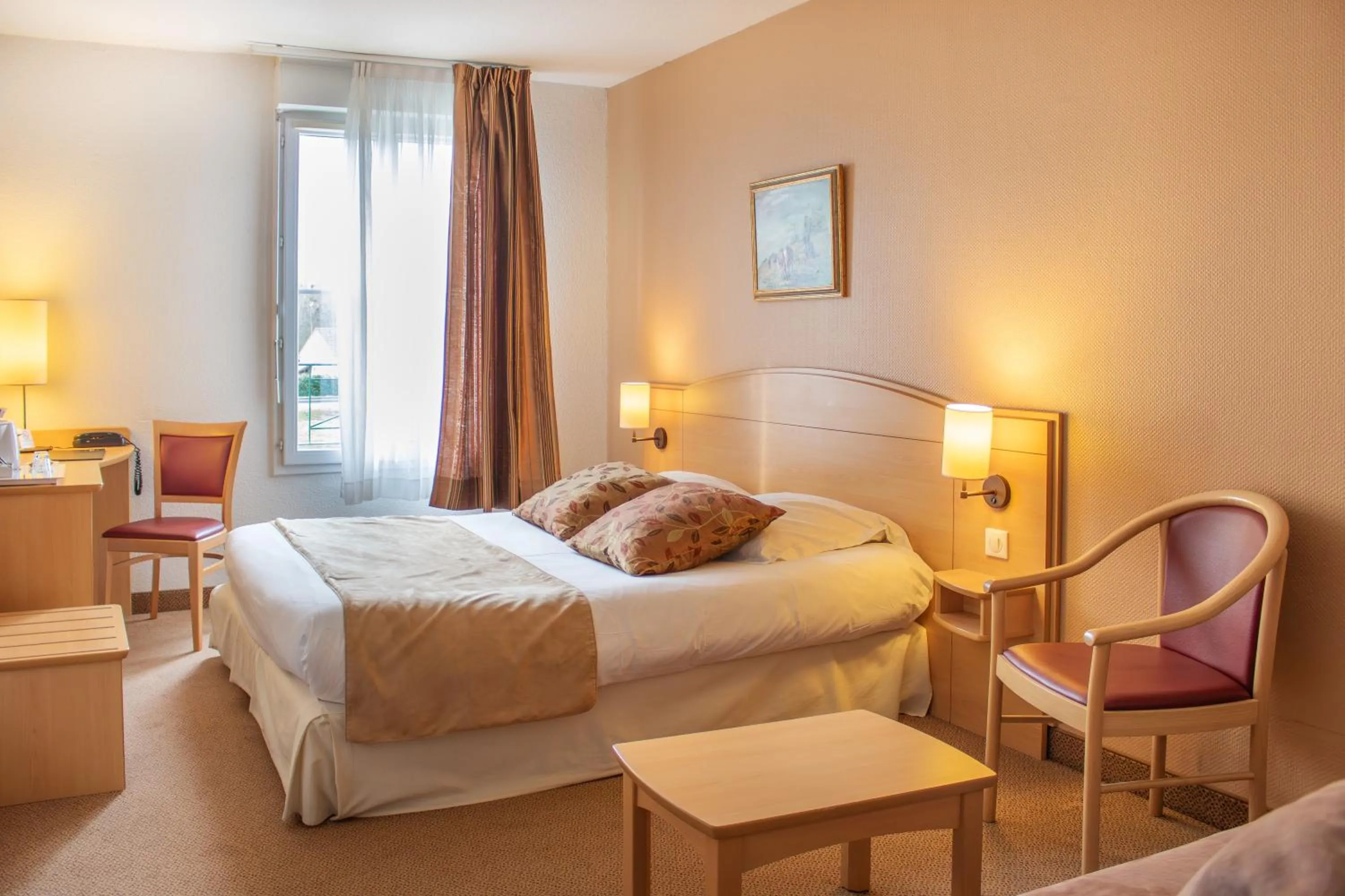 Bed in Brit Hotel Châteaudun