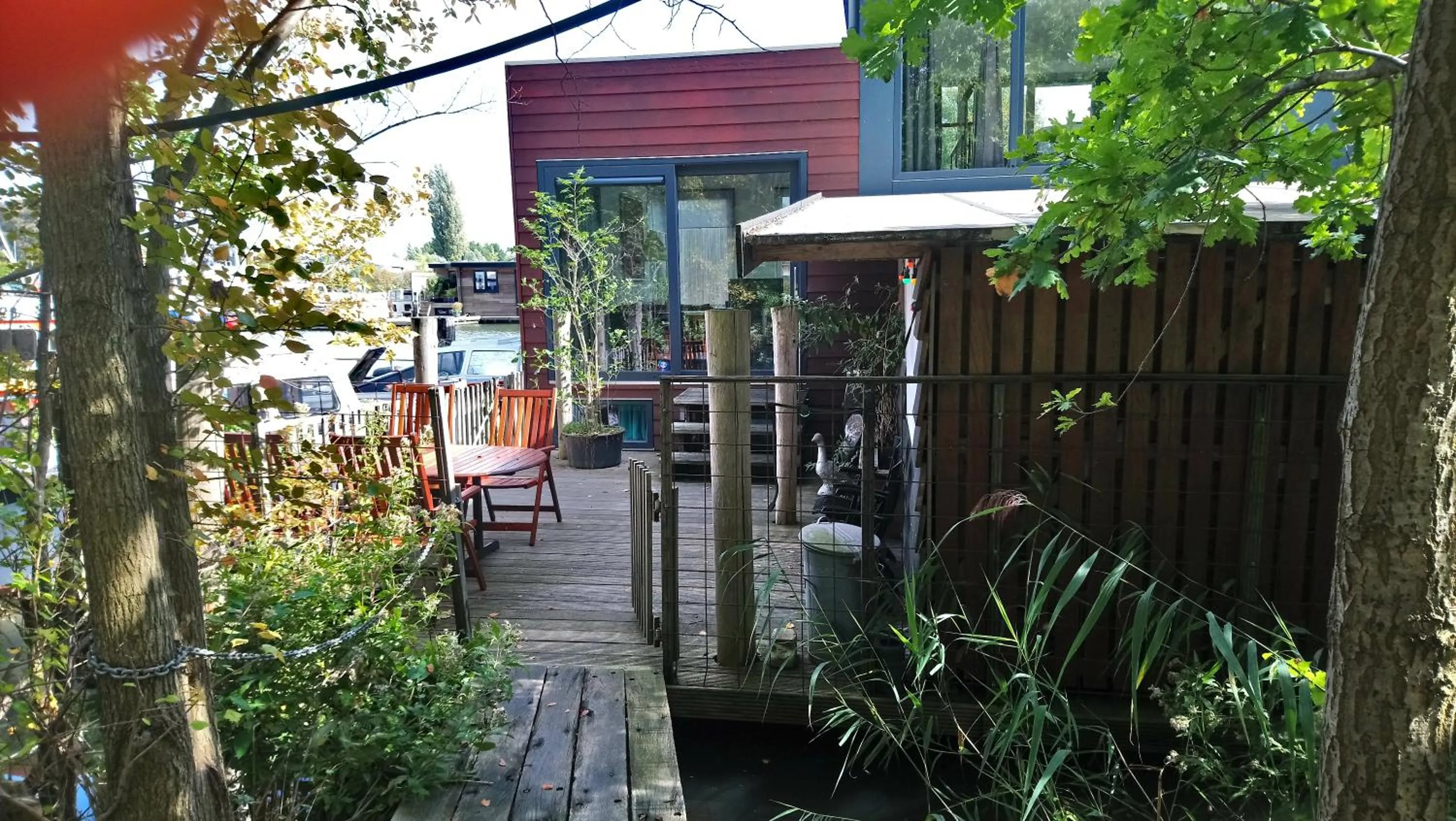Facade/entrance in Houseboat Vliegenbos