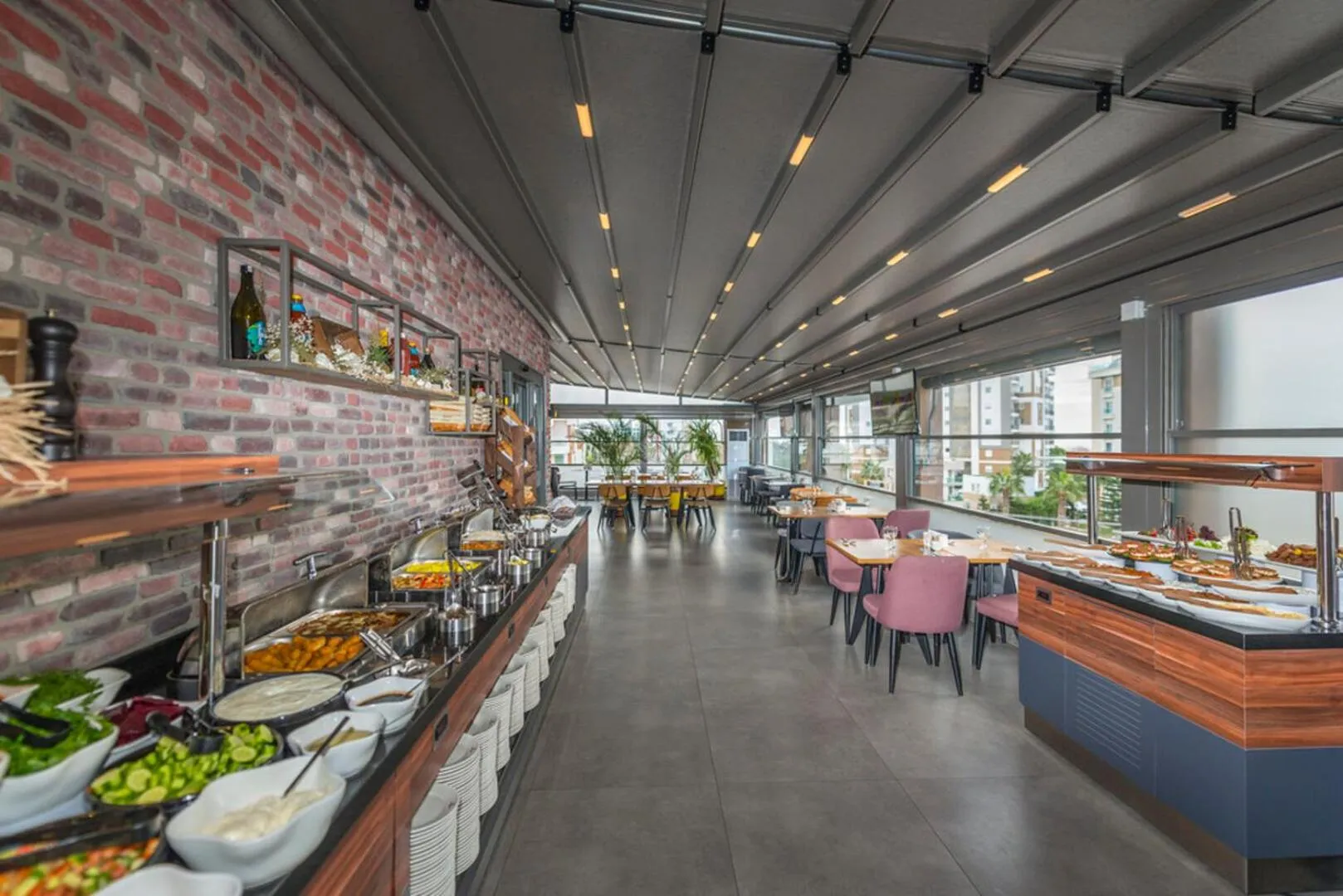 Restaurant/places to eat in Laren Sea Side Hotel Spa