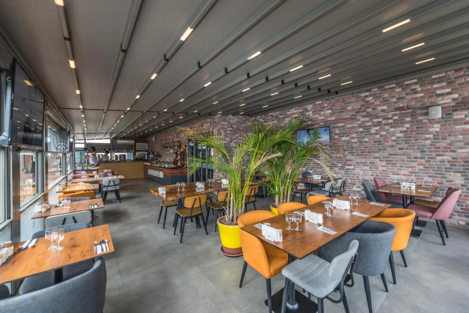 Restaurant/places to eat in Laren Sea Side Hotel Spa