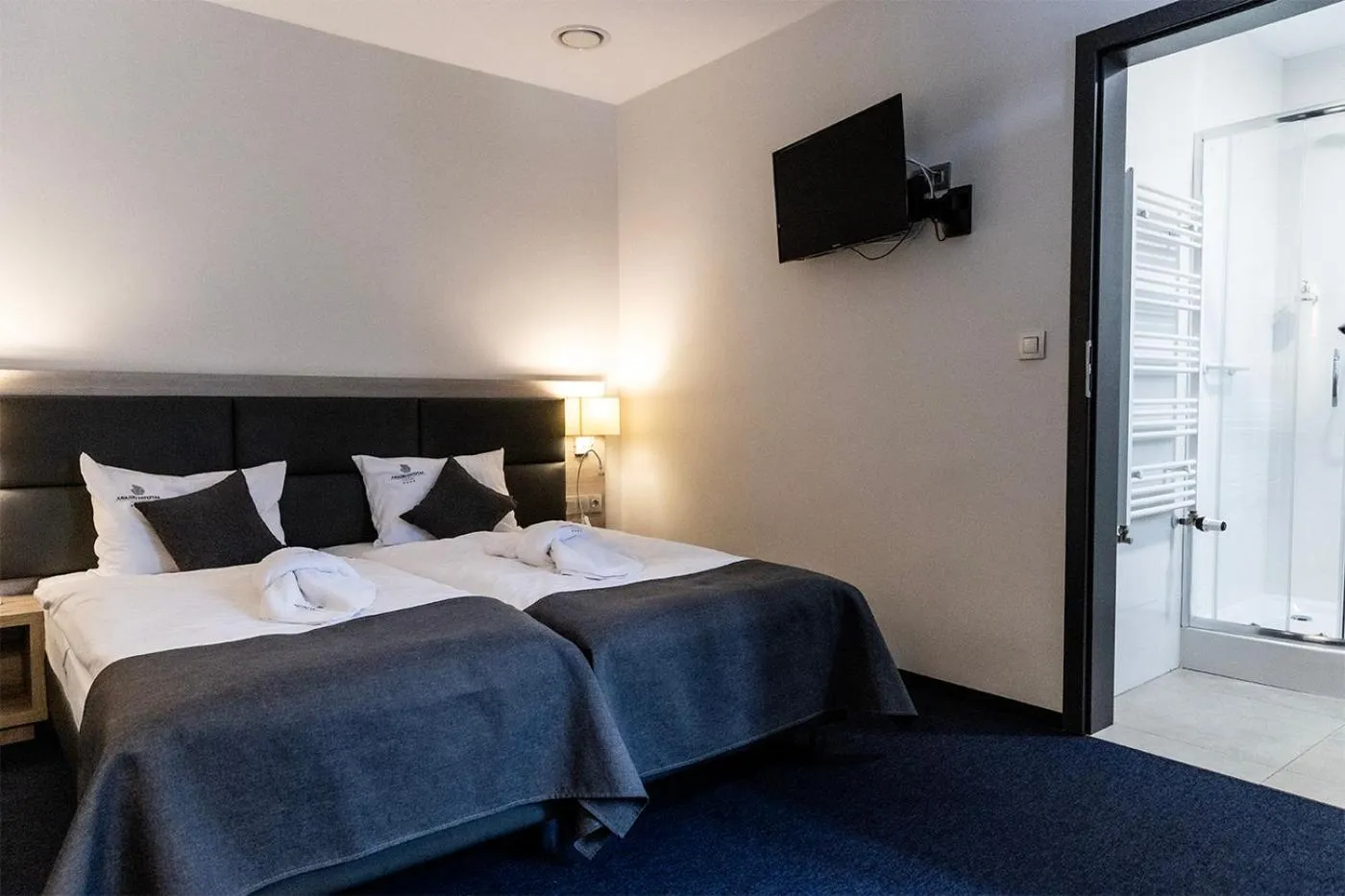 Bed in Jurajski Kryształ