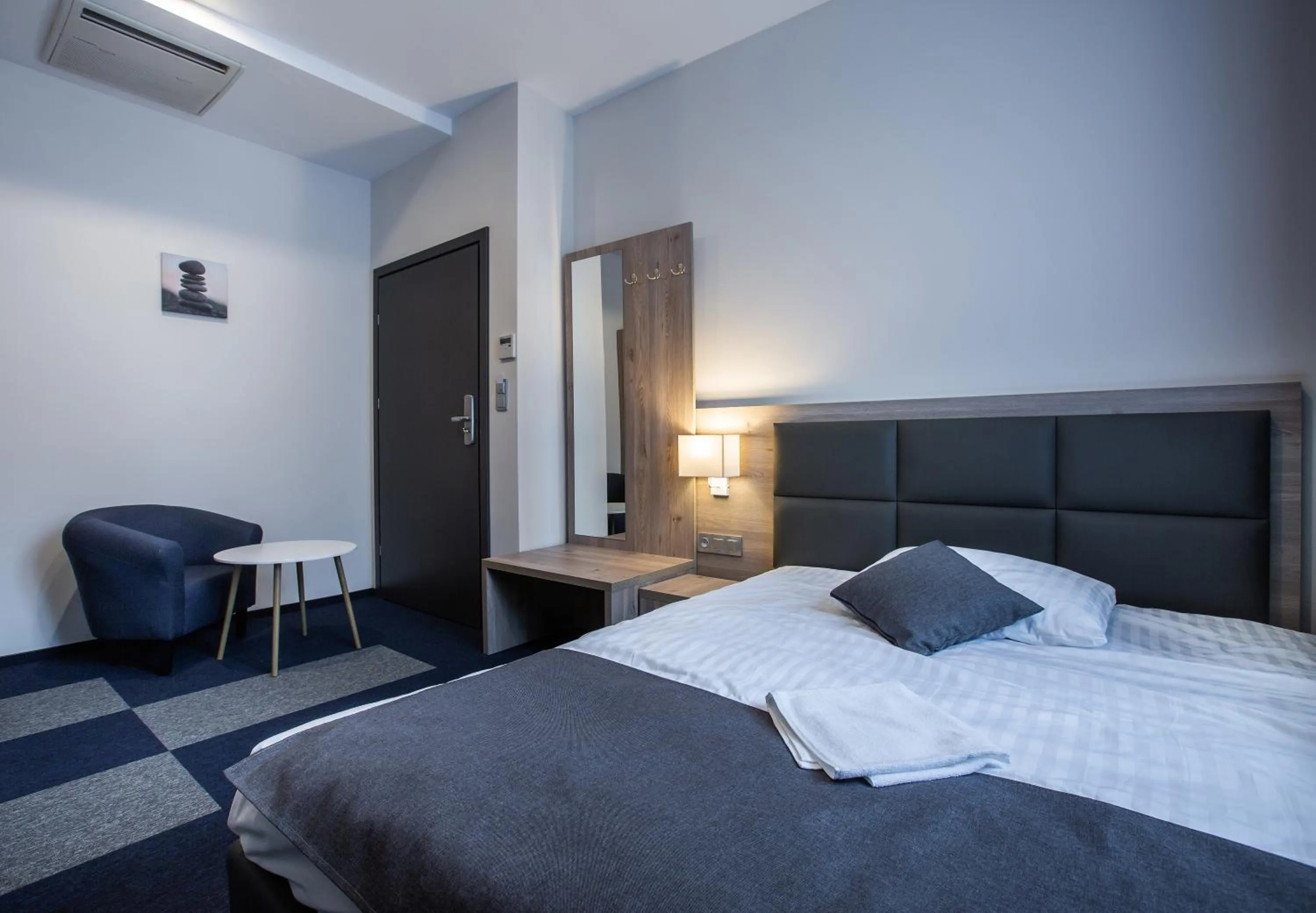 Bed in Jurajski Kryształ