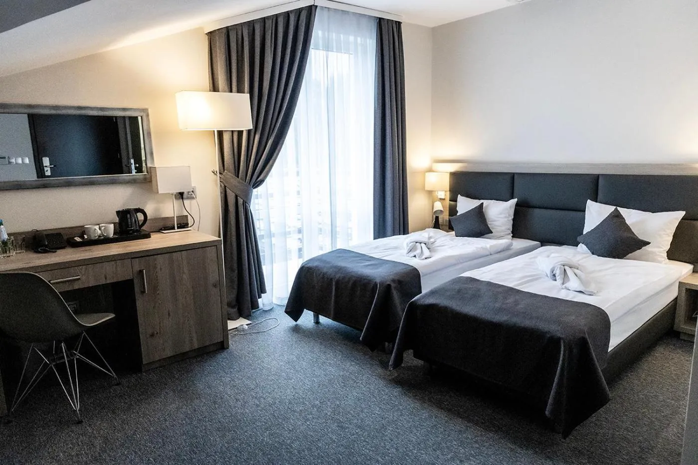 Bed in Jurajski Kryształ