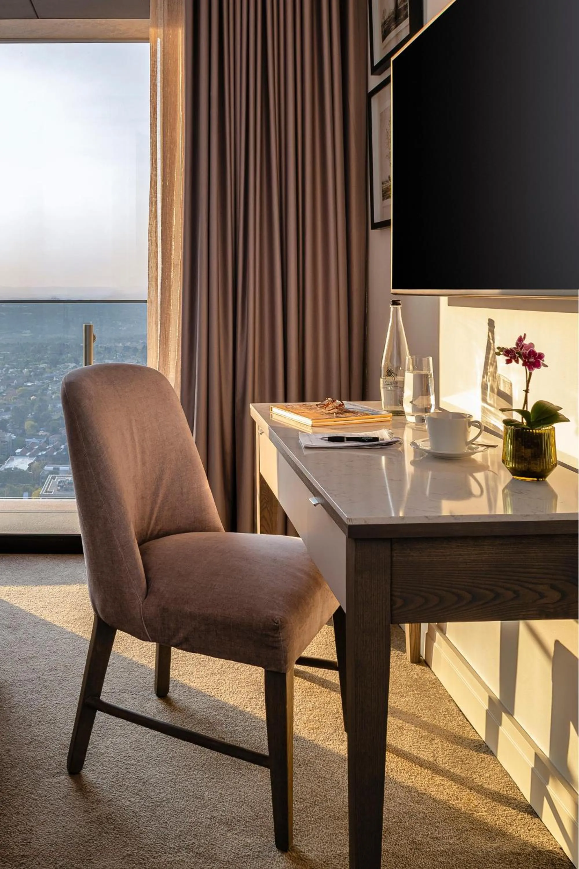 Photo of the whole room in The Leonardo