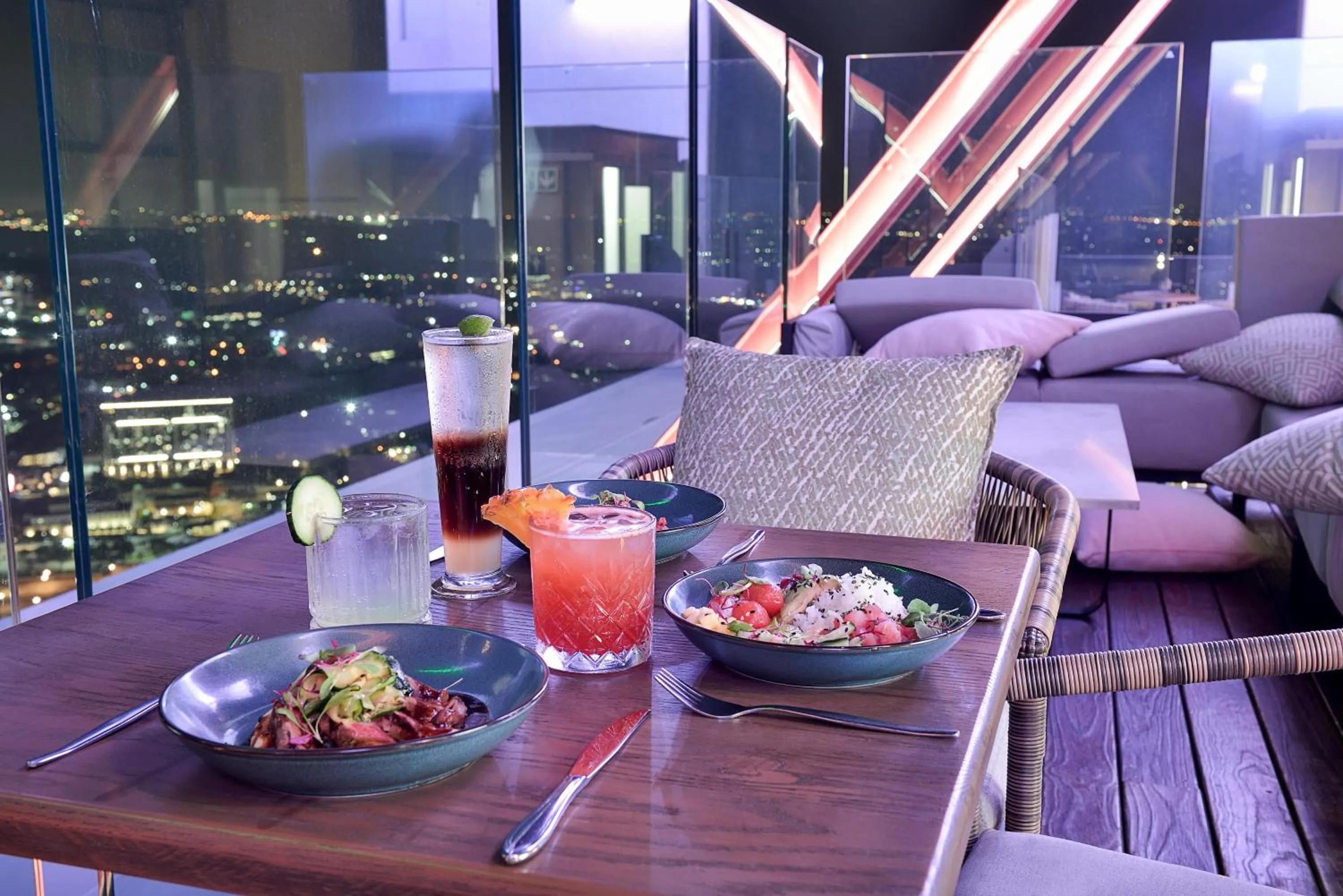 Lounge or bar in The Leonardo