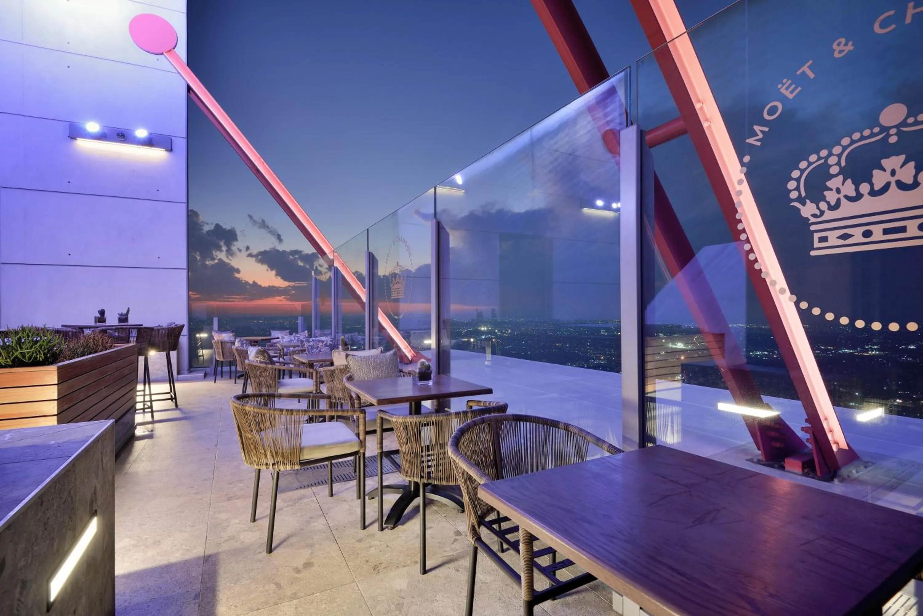 Lounge or bar in The Leonardo