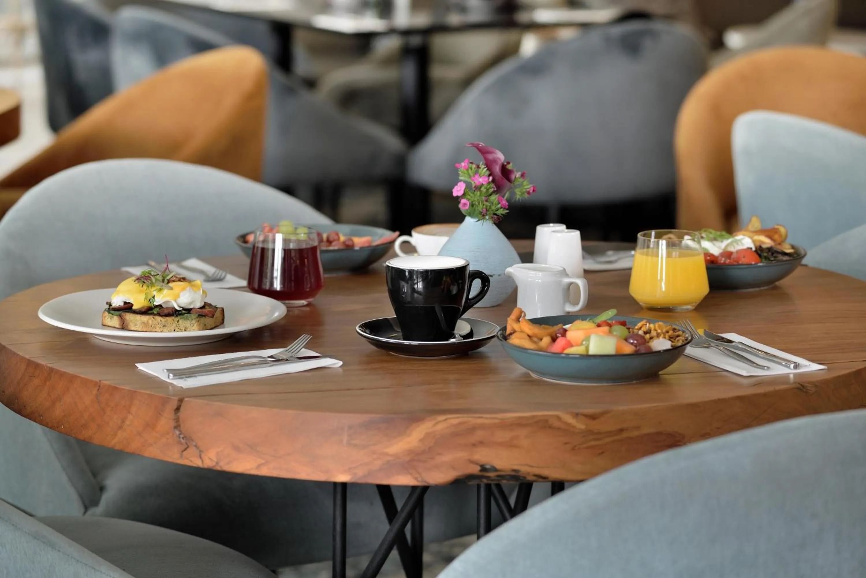 Restaurant/places to eat in The Leonardo