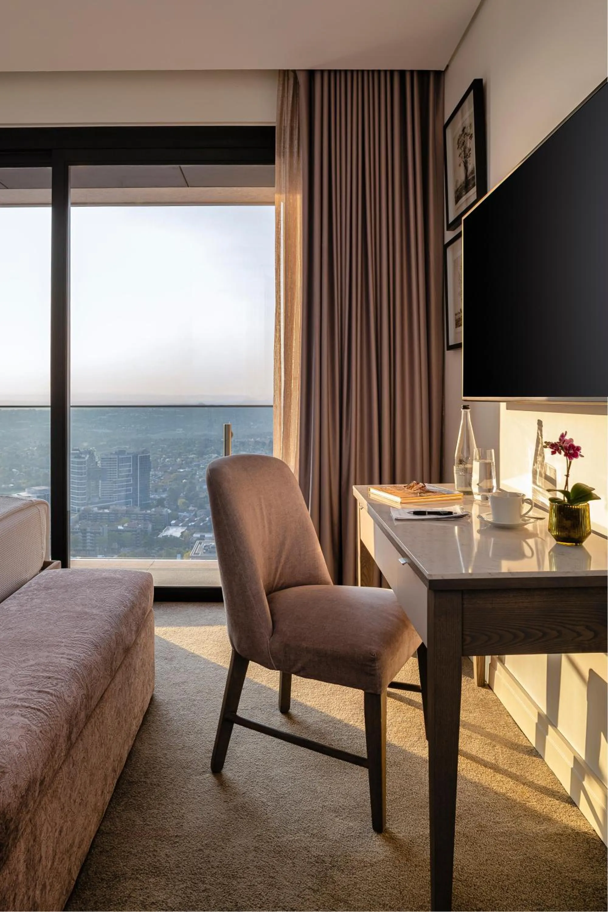 Photo of the whole room in The Leonardo