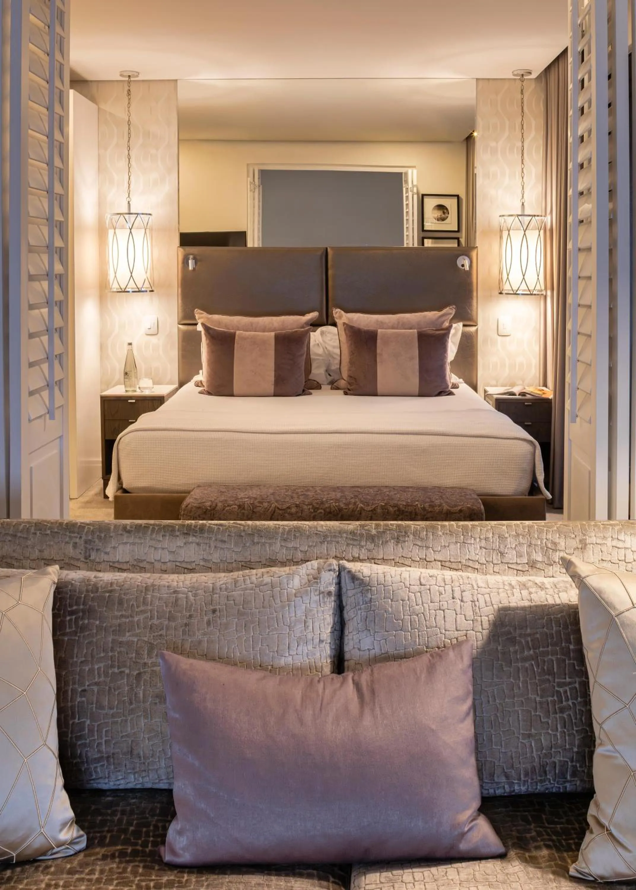 Photo of the whole room, Bed in The Leonardo