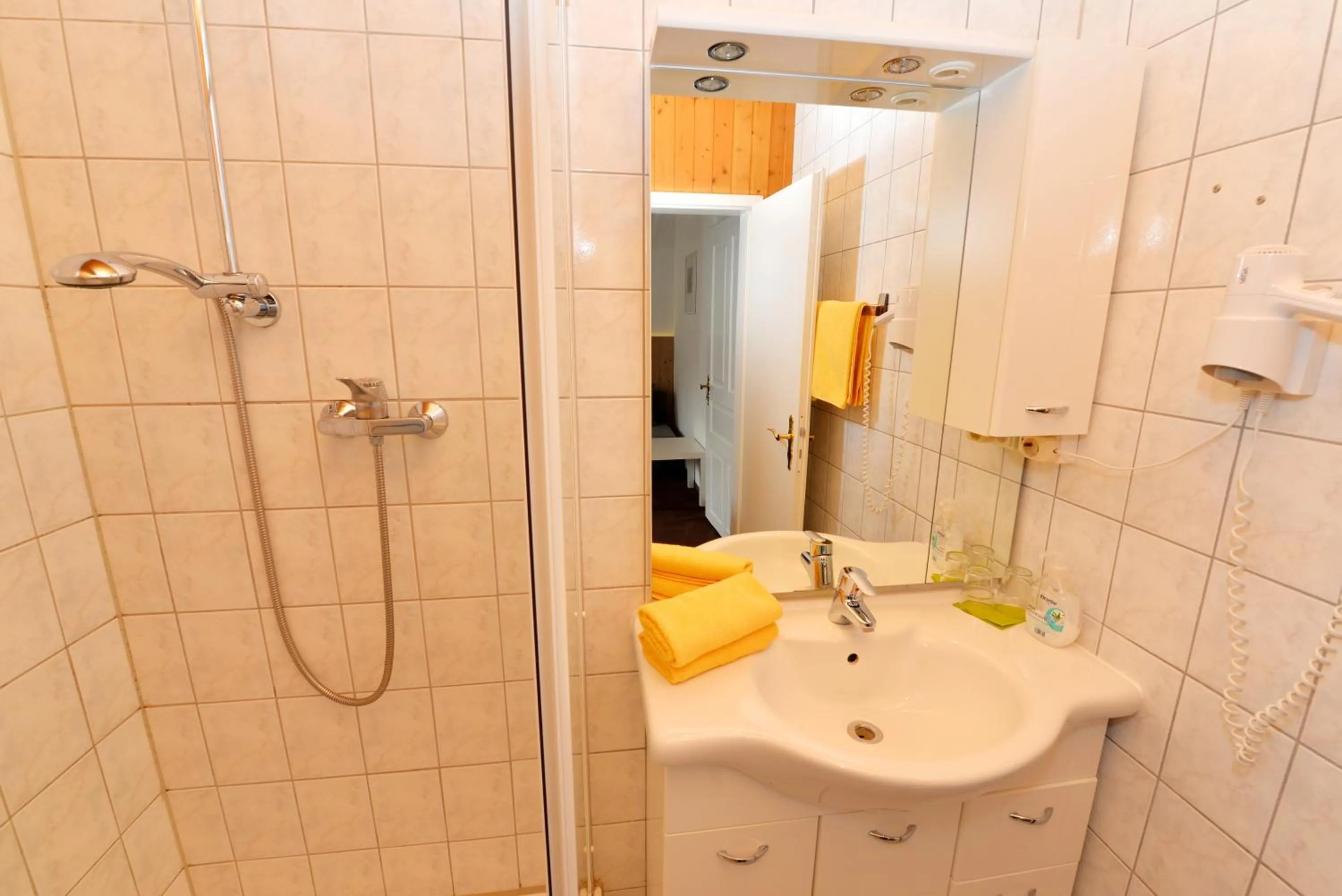 Bathroom in Hotel Garni Pension Gambrinus