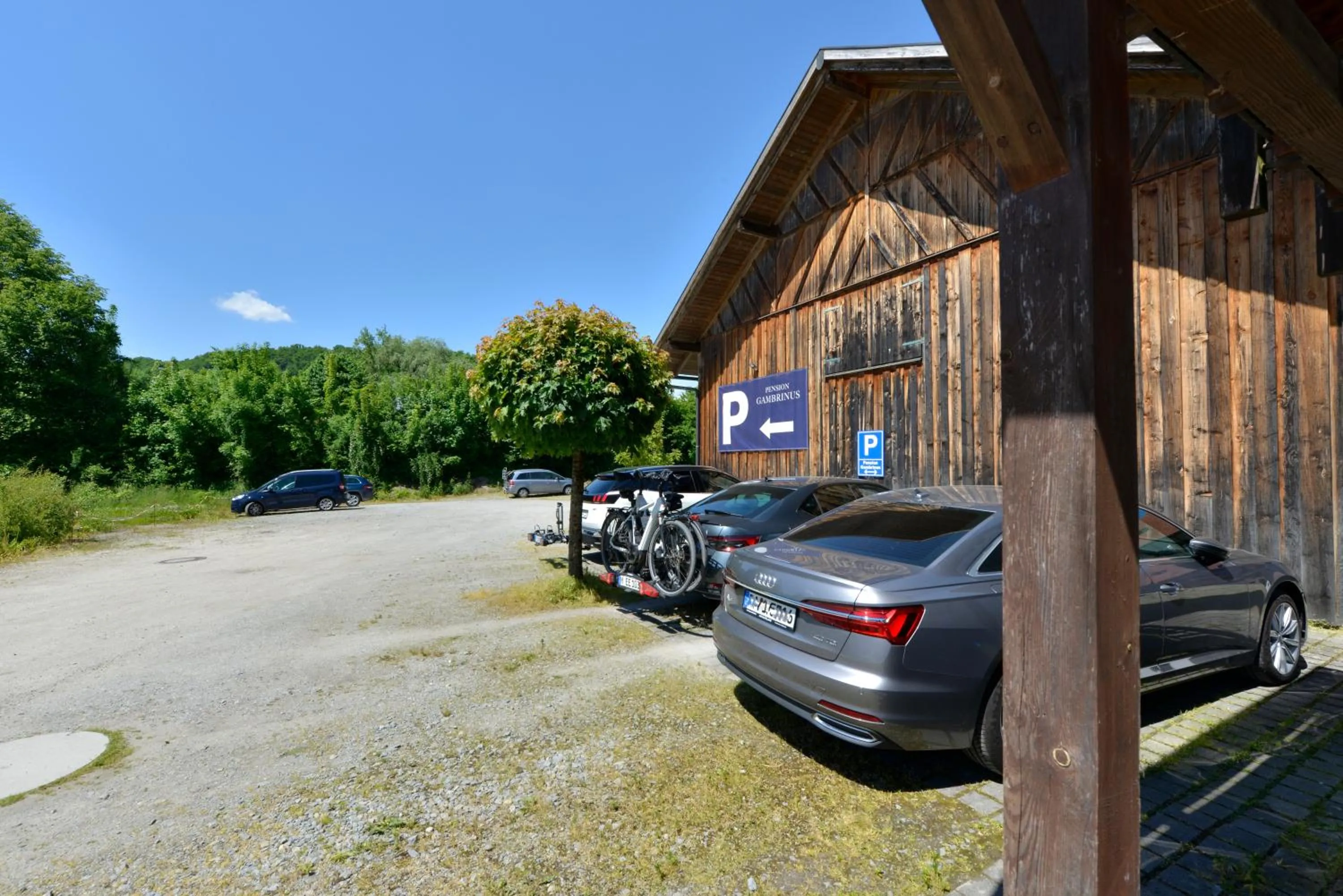 Parking in Hotel Garni Pension Gambrinus