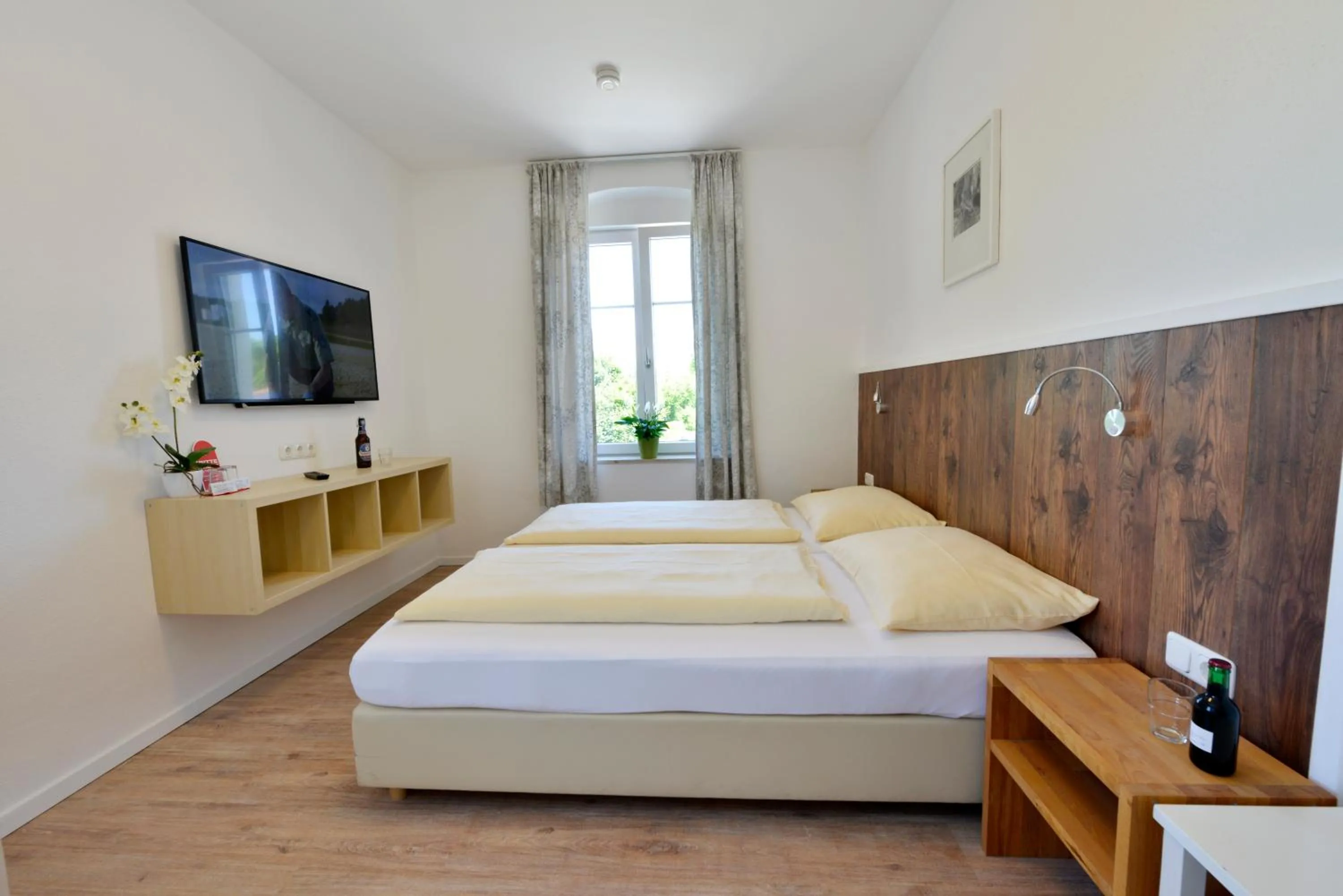 Photo of the whole room, Bed in Hotel Garni Pension Gambrinus