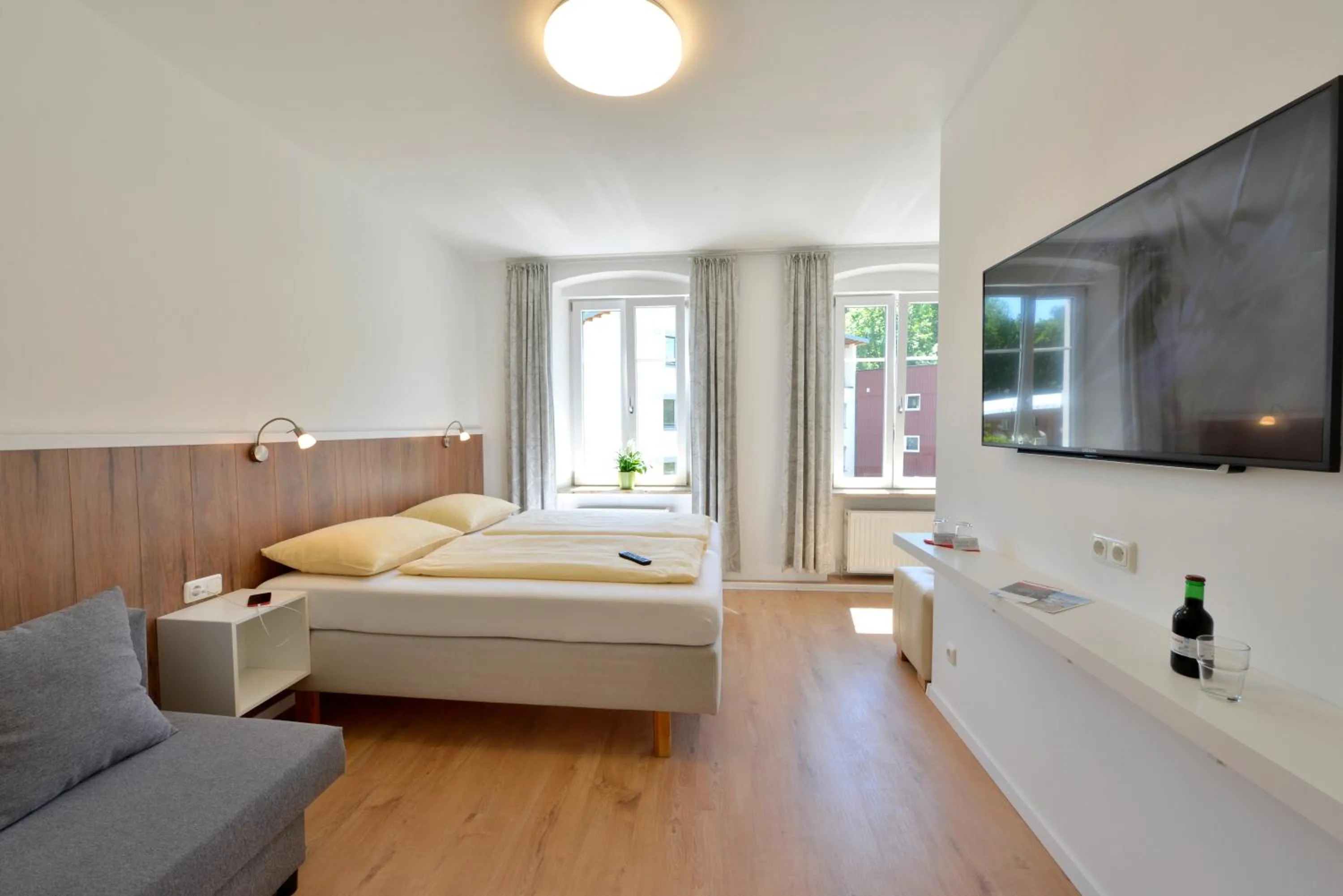 Photo of the whole room, Bed in Hotel Garni Pension Gambrinus