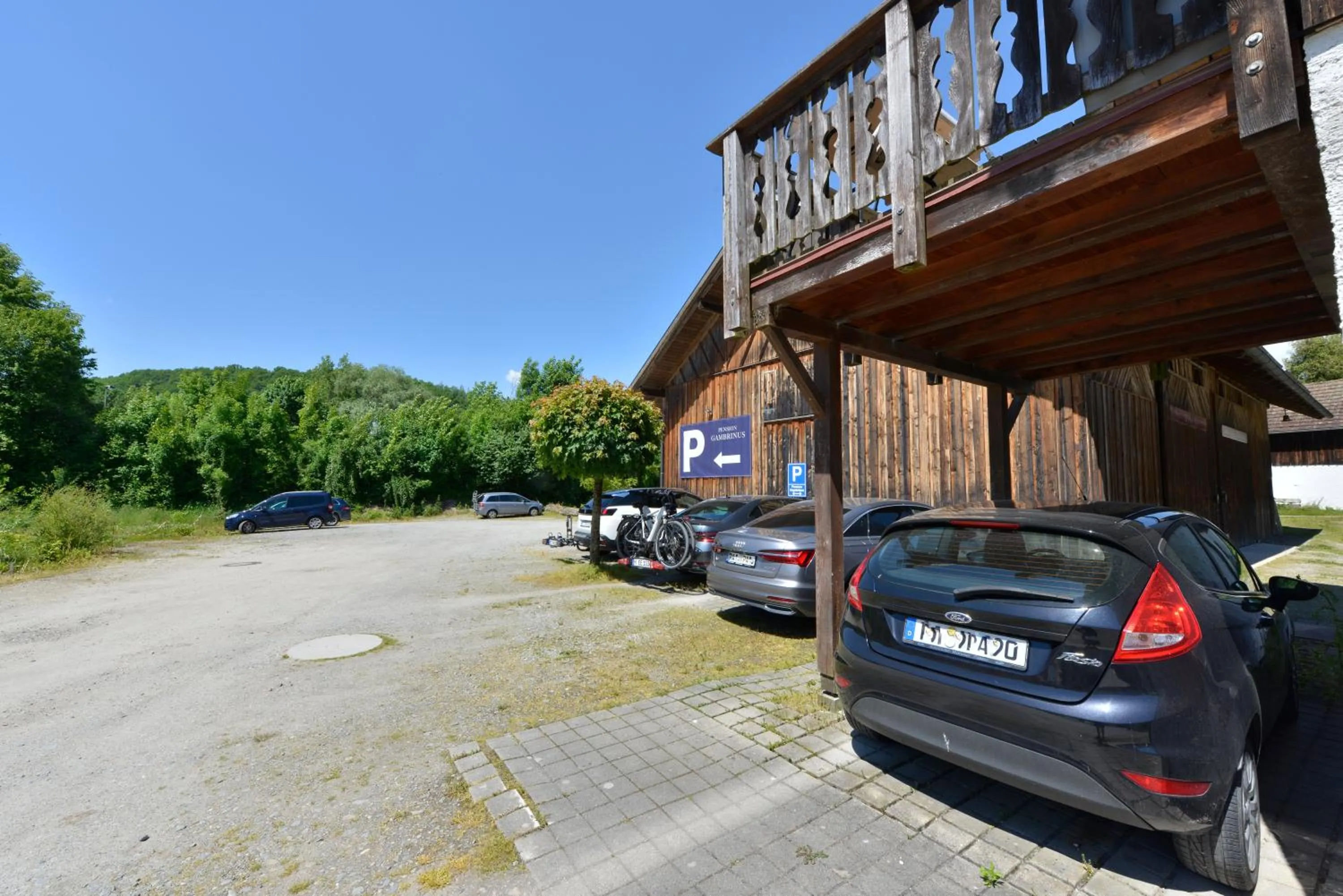 Parking in Hotel Garni Pension Gambrinus