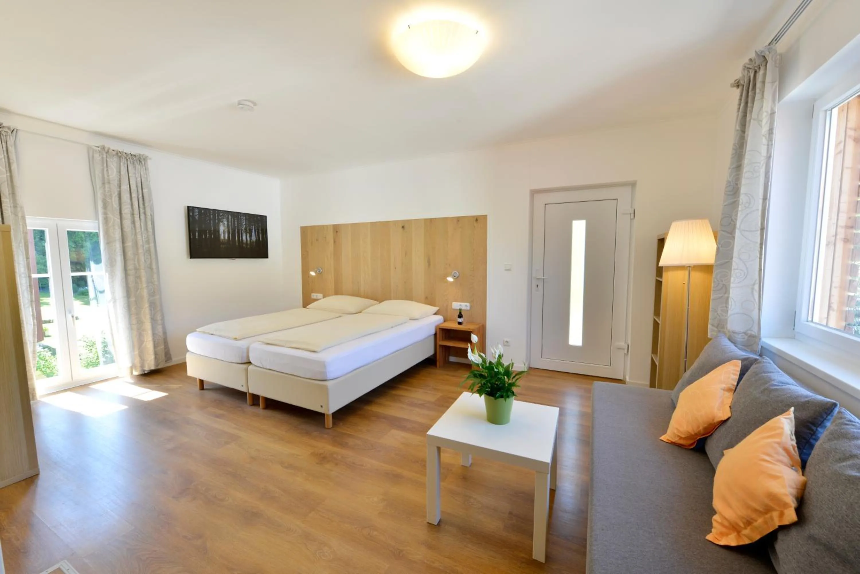 Photo of the whole room, Bed in Hotel Garni Pension Gambrinus